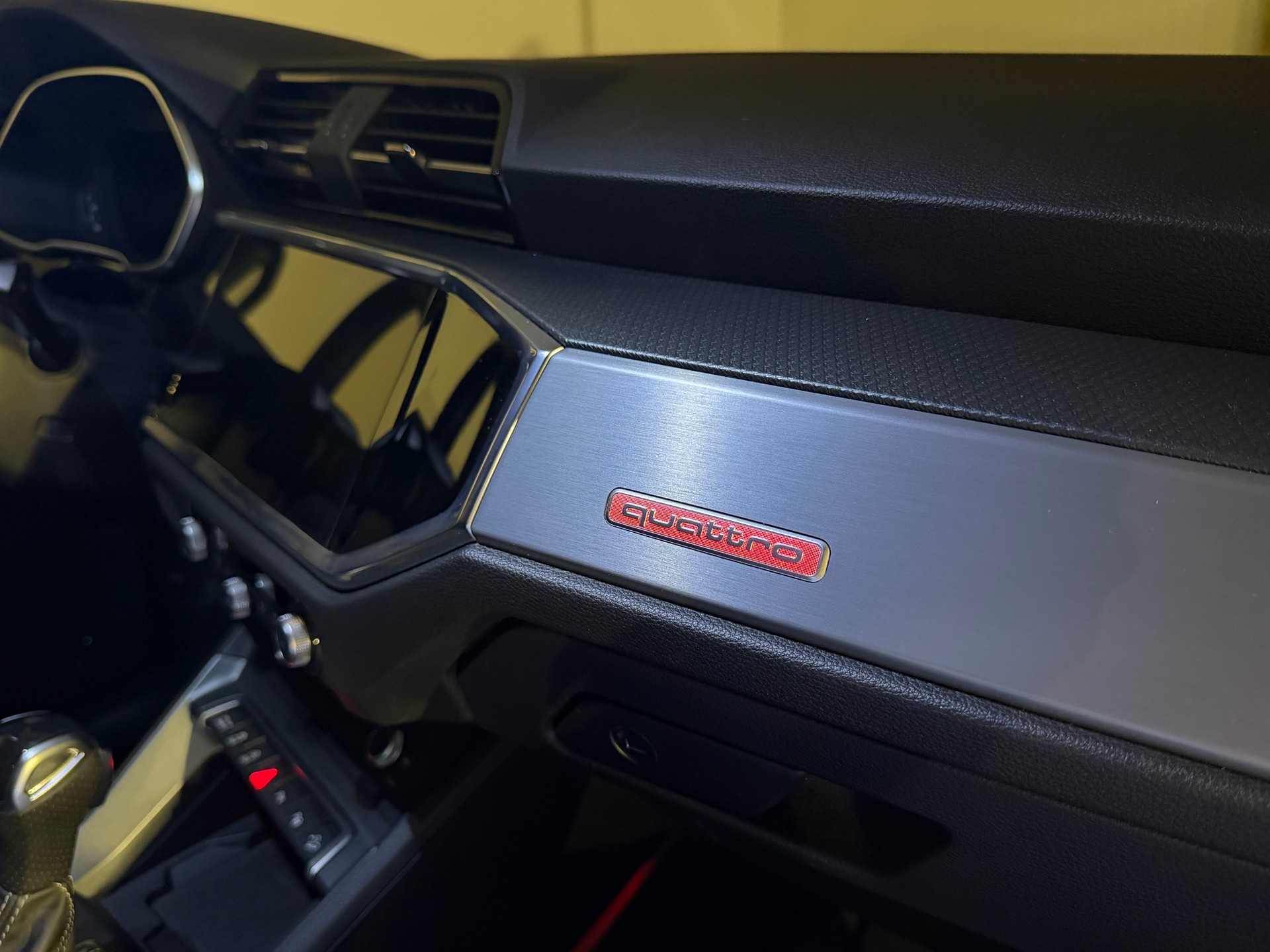 AUDI Q3 40 TFSI S line quattro S-tronic-image-21