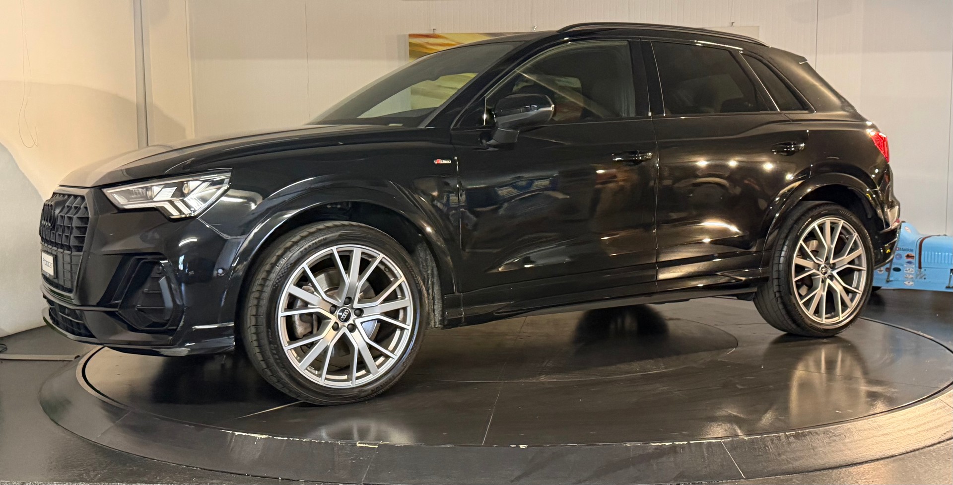 AUDI Q3 40 TFSI S line quattro S-tronic-image-1