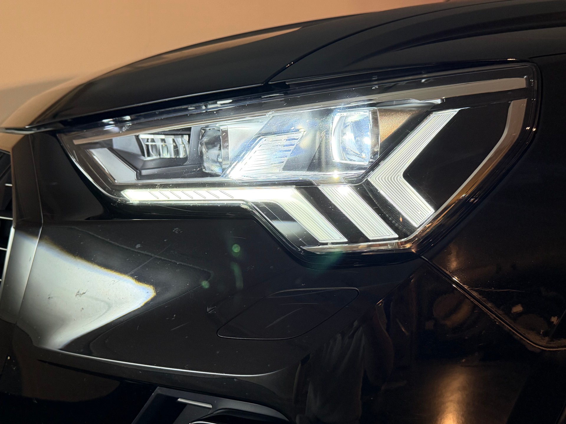 AUDI Q3 40 TFSI S line quattro S-tronic-image-10