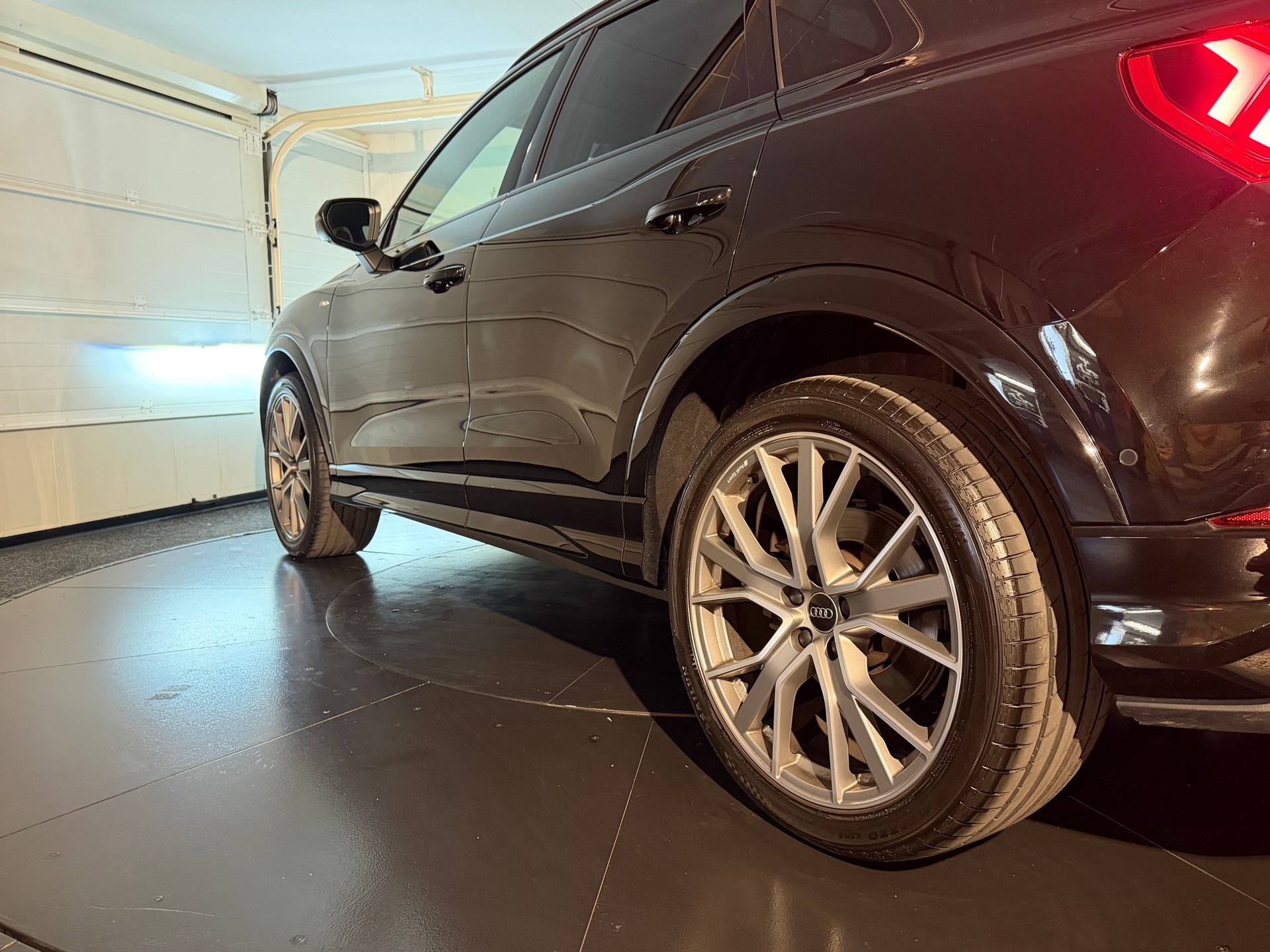 AUDI Q3 40 TFSI S line quattro S-tronic-image-11