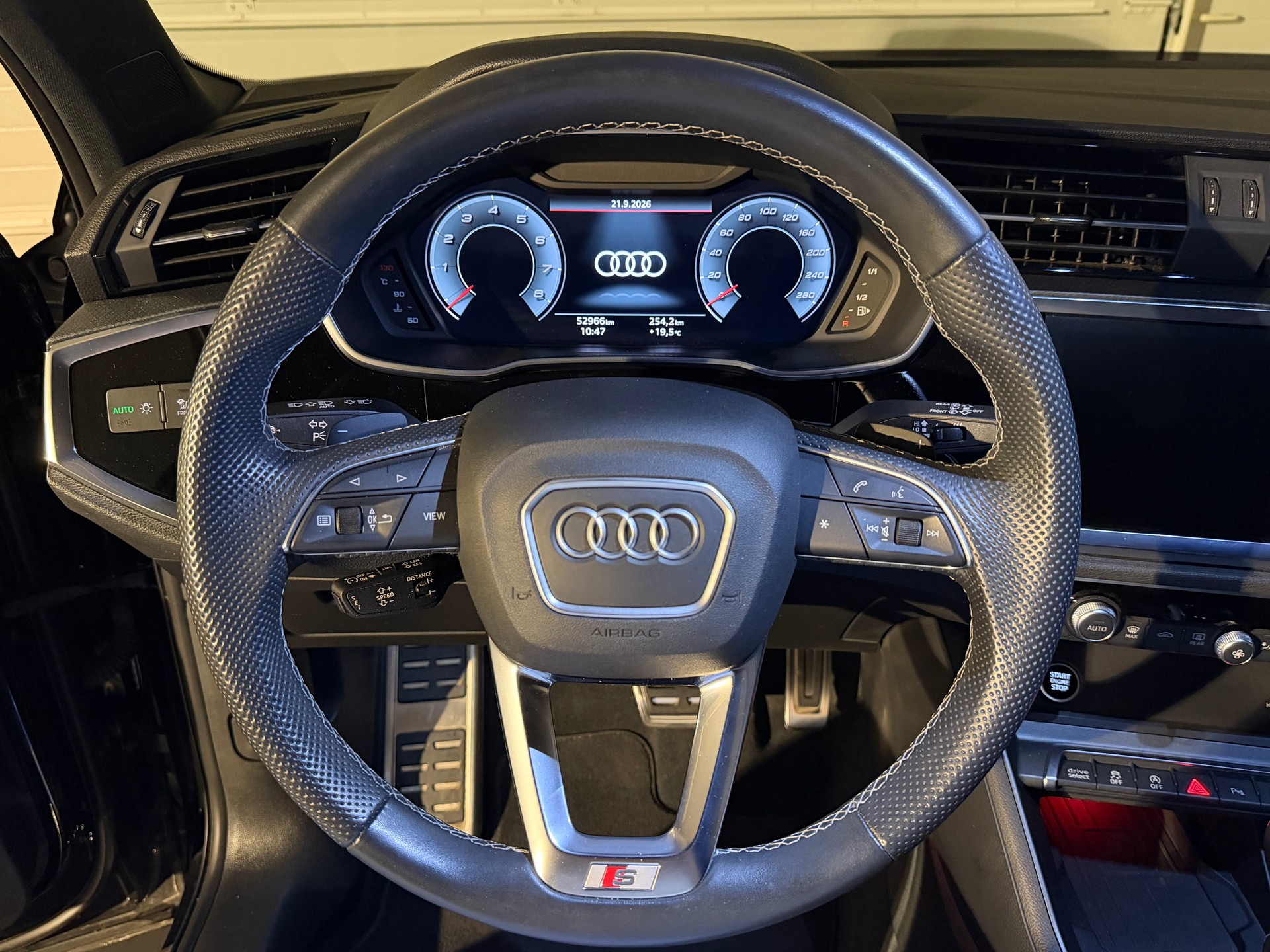 AUDI Q3 40 TFSI S line quattro S-tronic-image-19