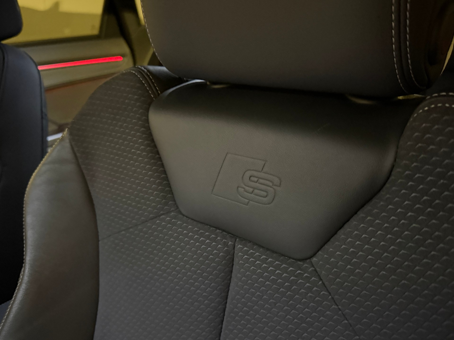 AUDI Q3 40 TFSI S line quattro S-tronic-image-23