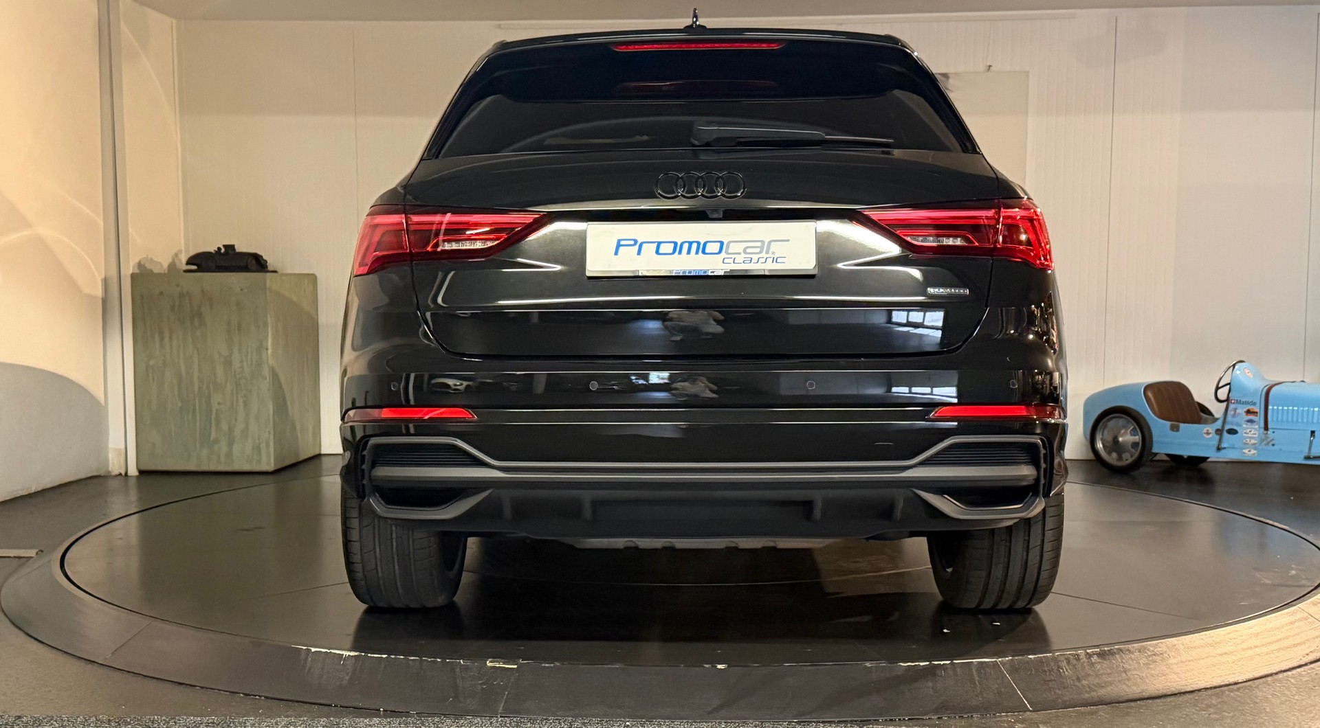AUDI Q3 40 TFSI S line quattro S-tronic-image-4