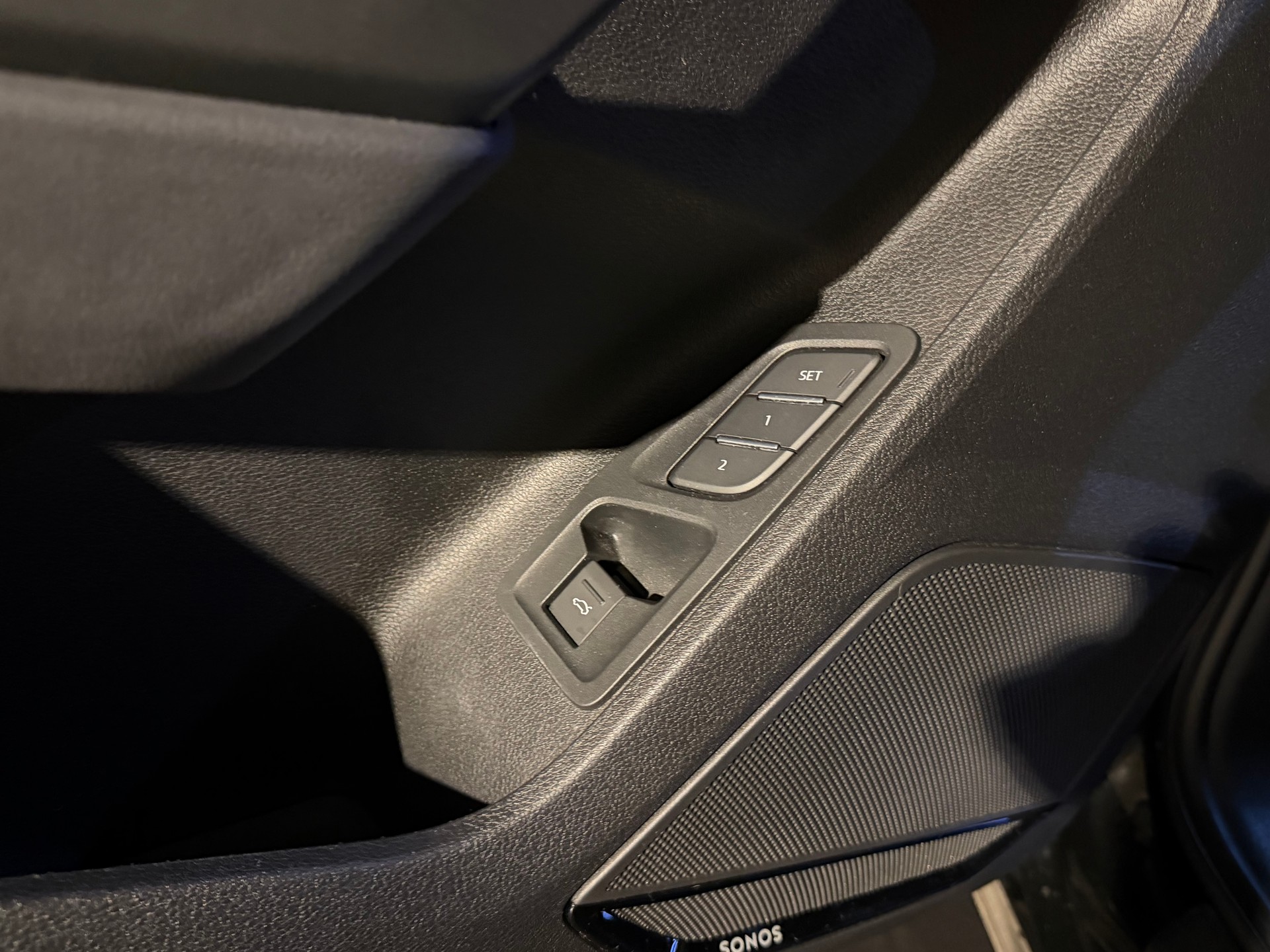 AUDI Q3 40 TFSI S line quattro S-tronic-image-16