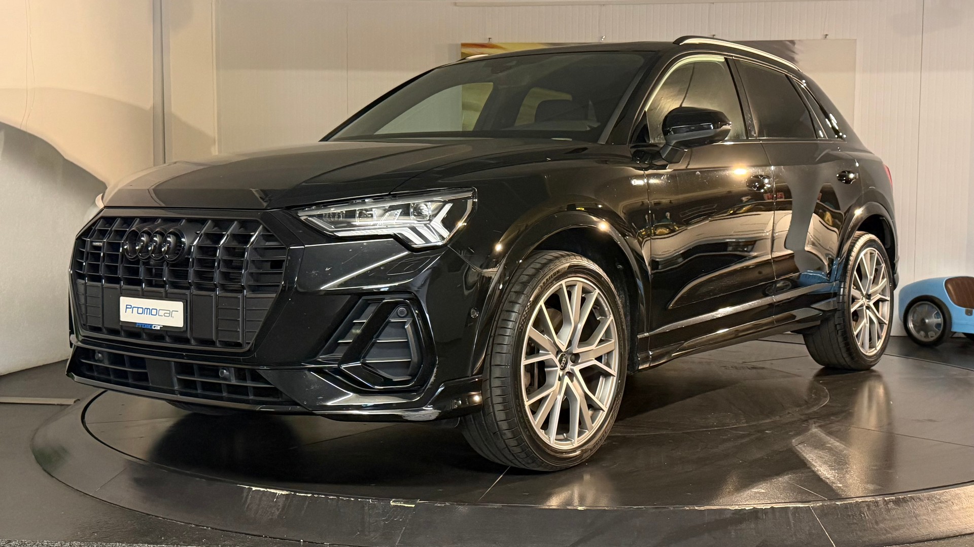 AUDI Q3 40 TFSI S line quattro S-tronic-image-0