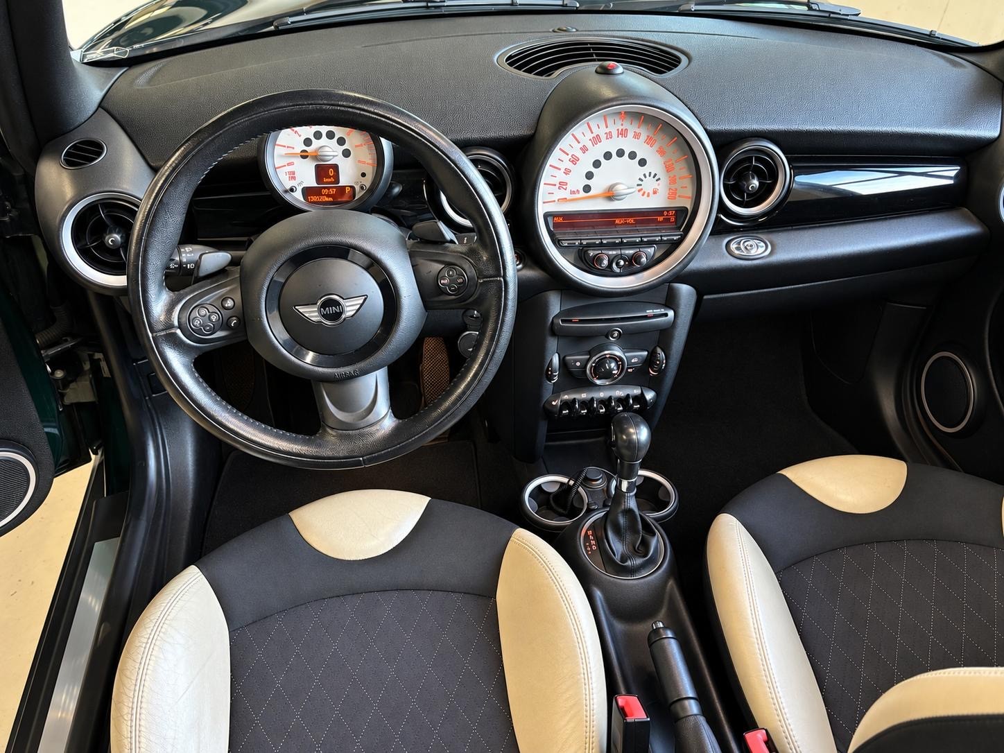 MINI Cooper Cabriolet Steptronic-image-13