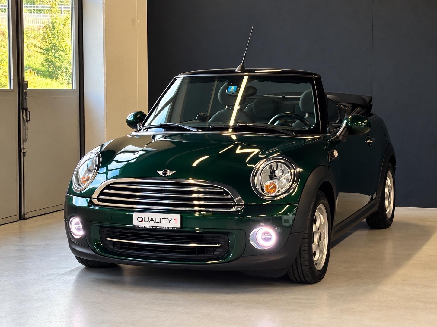 MINI Cooper Cabriolet Steptronic-image-1