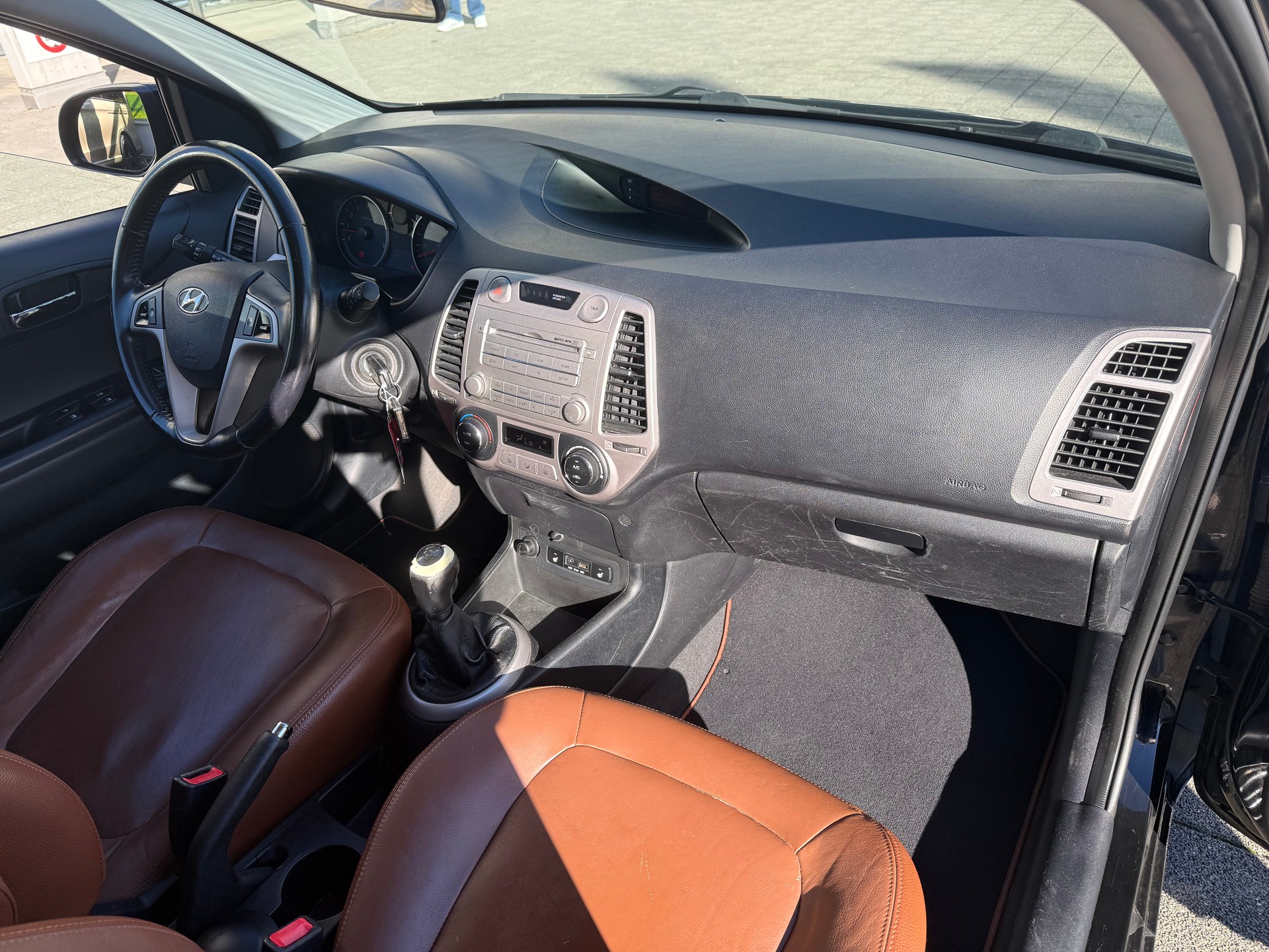 HYUNDAI i20 1.6 20th Anniversary Edition-image-6