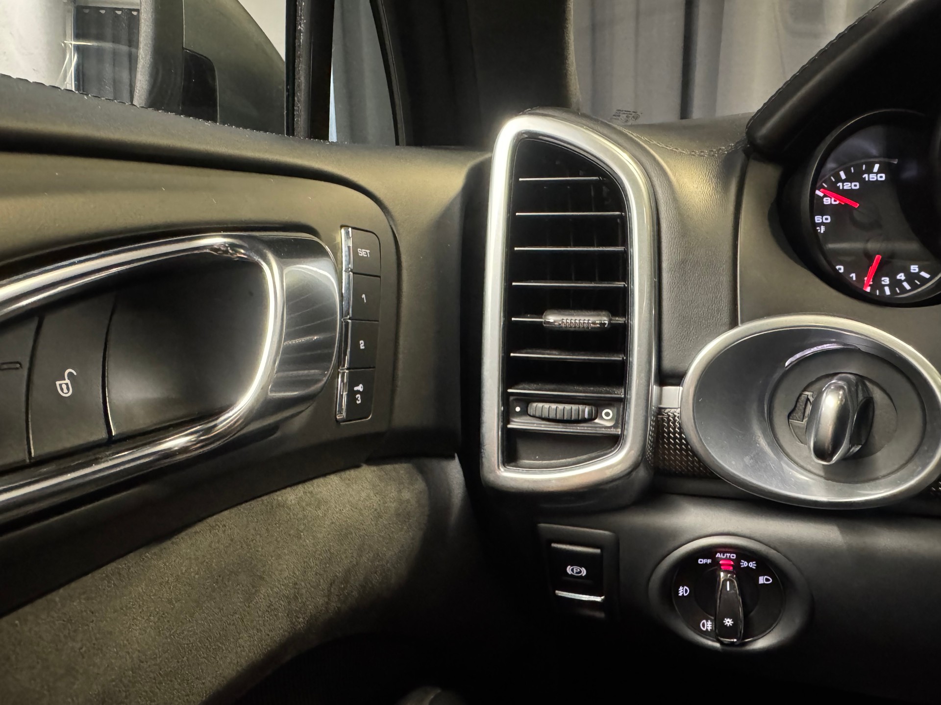 PORSCHE Cayenne GTS (49)-image-17