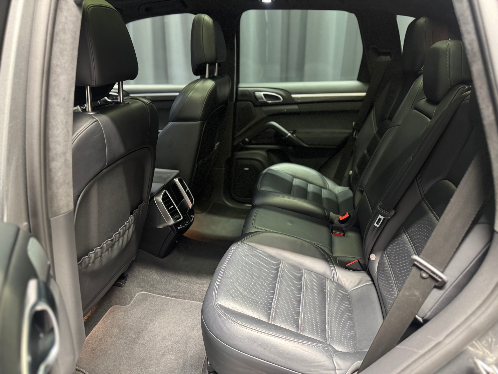 PORSCHE Cayenne GTS (49)-image-8