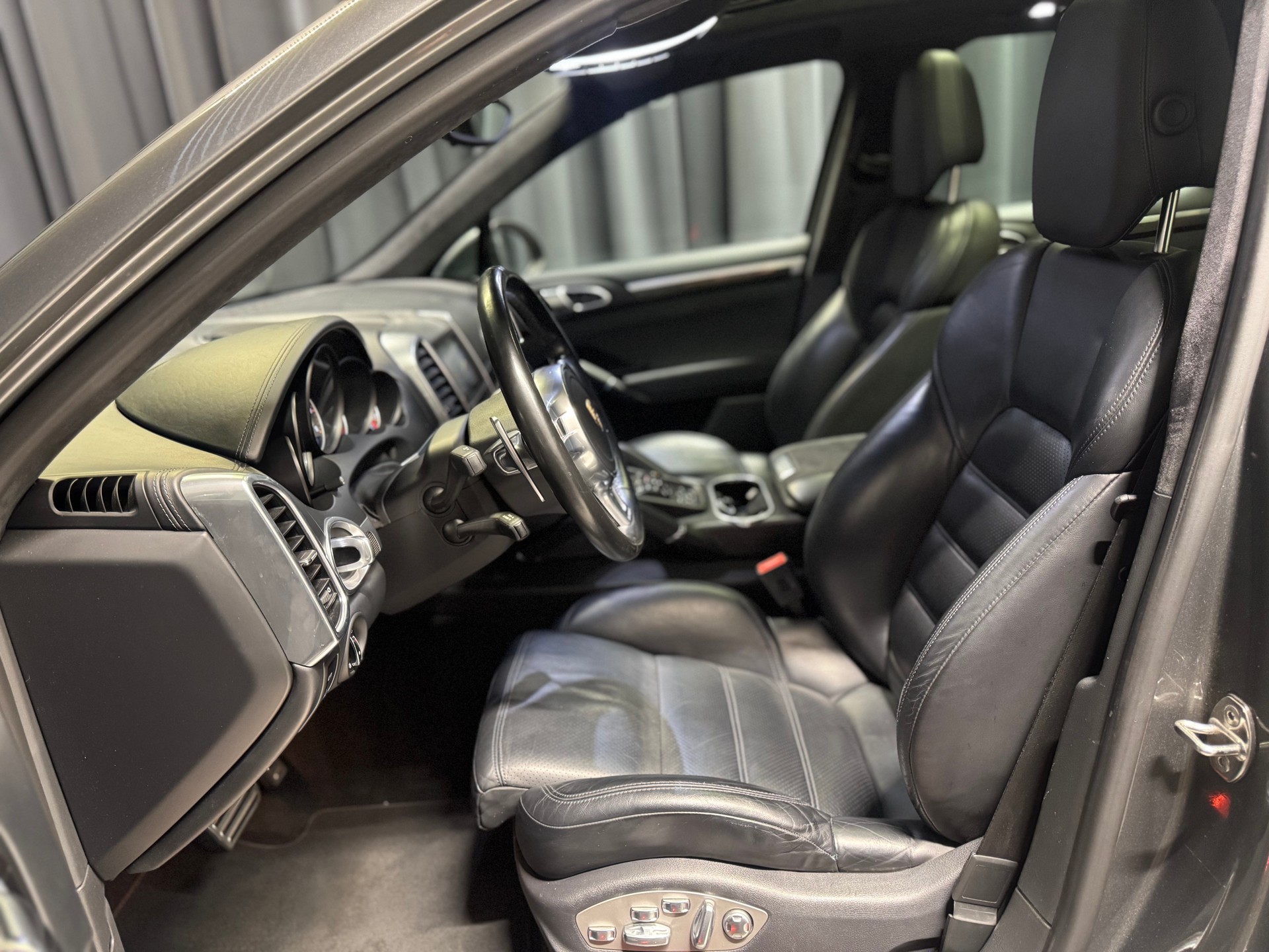 PORSCHE Cayenne GTS (49)-image-6