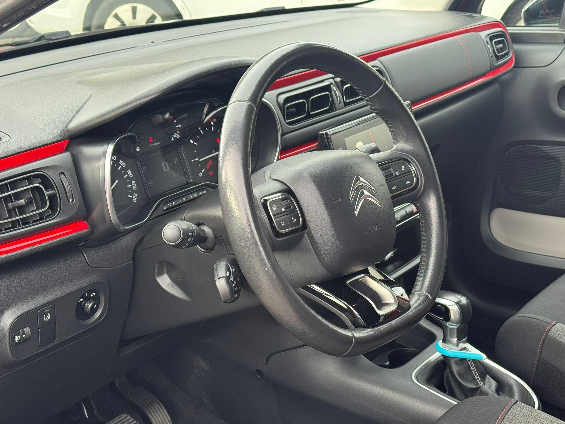 CITROEN C3 1.2i PureTech Shine EAT-image-5