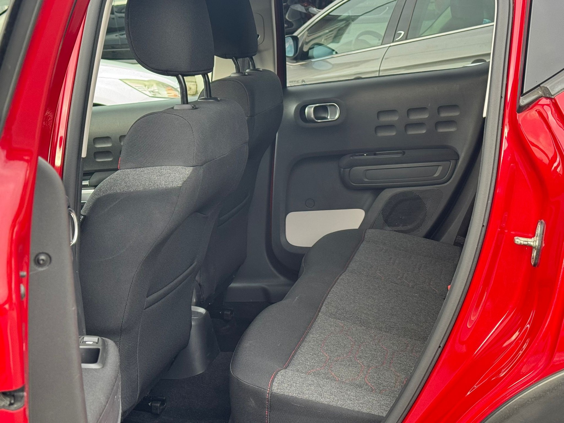 CITROEN C3 1.2i PureTech Shine EAT-image-6