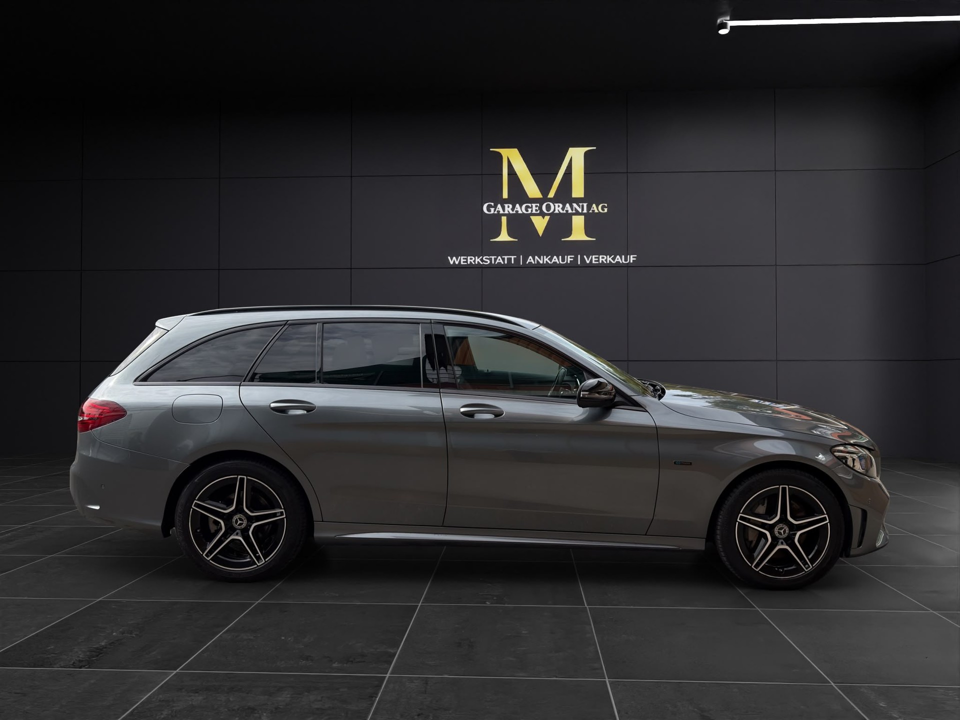 MERCEDES-BENZ C 300 e T-Modell AMG Line 9G-Tronic-image-5