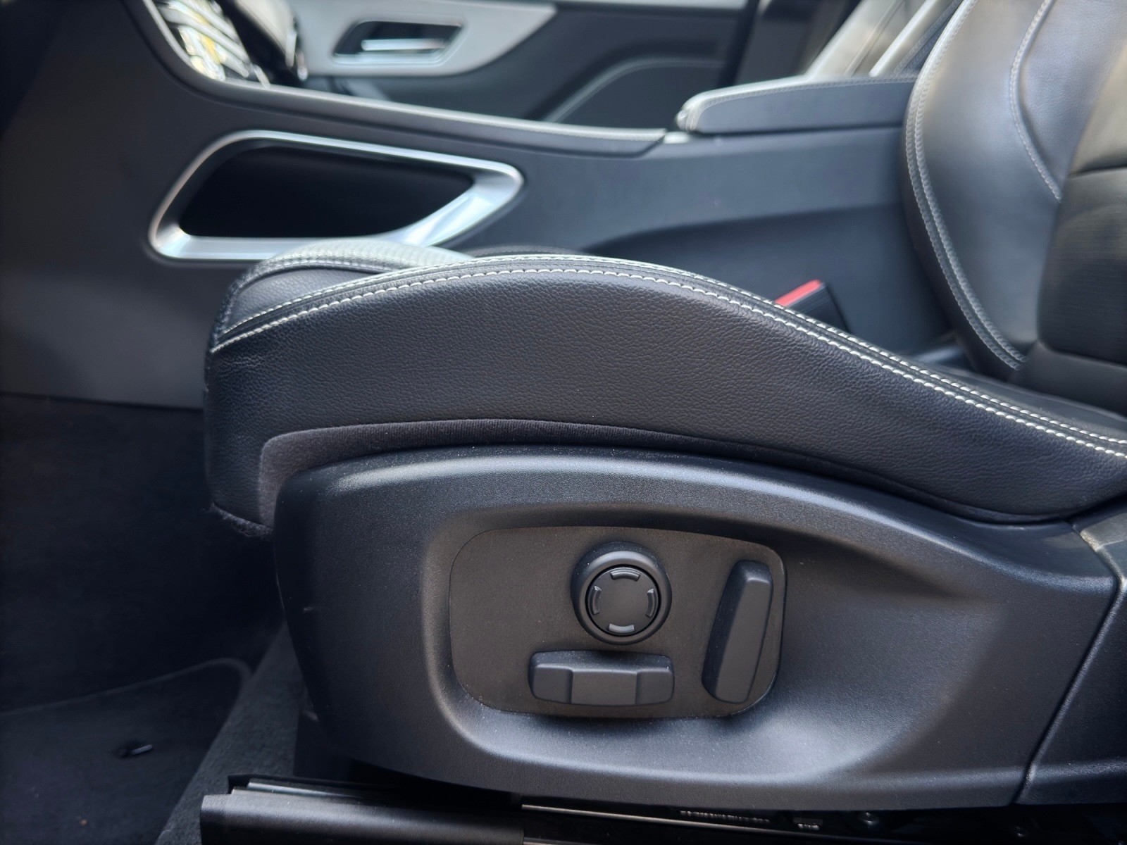 JAGUAR F-Pace 3.0 V6 Prestige AWD Automatik *Panorama-Schiebedach*Carplay*Rückfahrkamera*-image-22