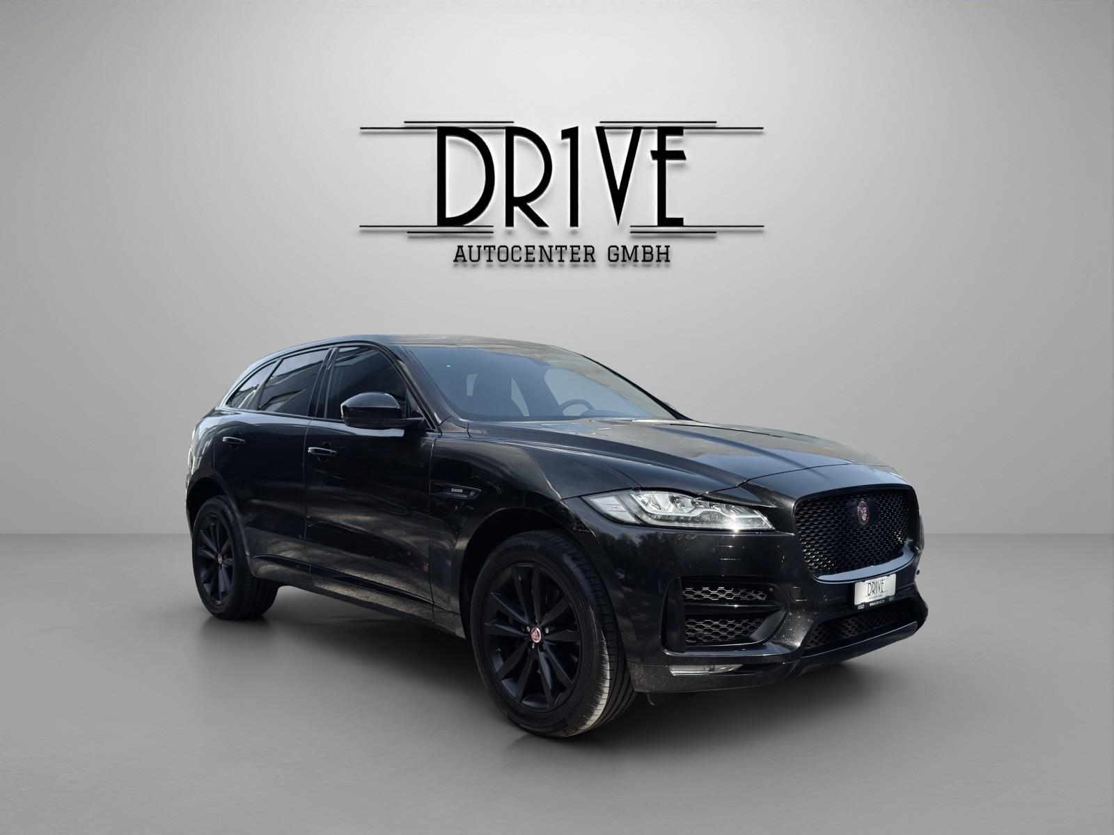 JAGUAR F-Pace 3.0 V6 Prestige AWD Automatik *Panorama-Schiebedach*Carplay*Rückfahrkamera*-image-2