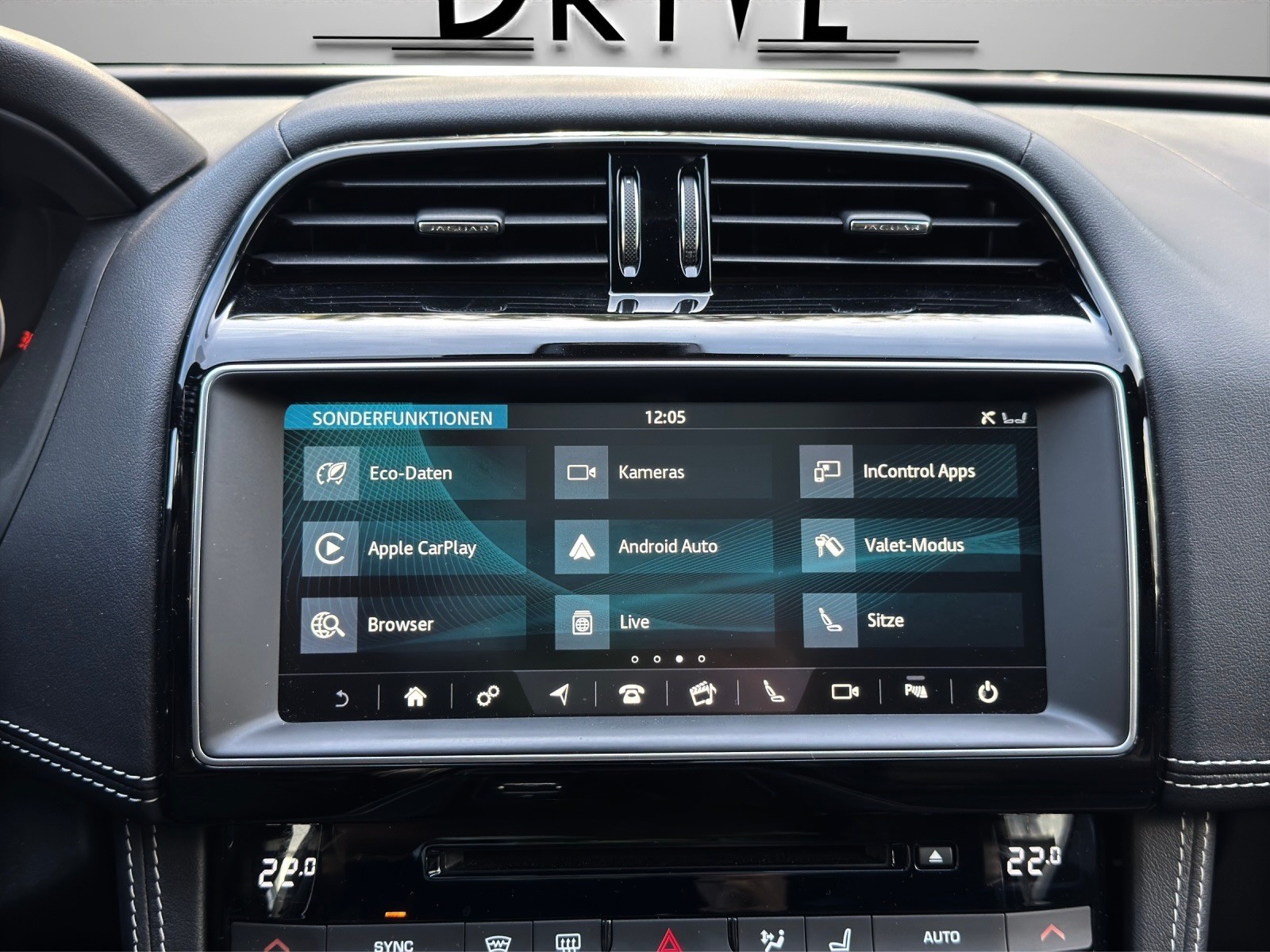 JAGUAR F-Pace 3.0 V6 Prestige AWD Automatik *Panorama-Schiebedach*Carplay*Rückfahrkamera*-image-14