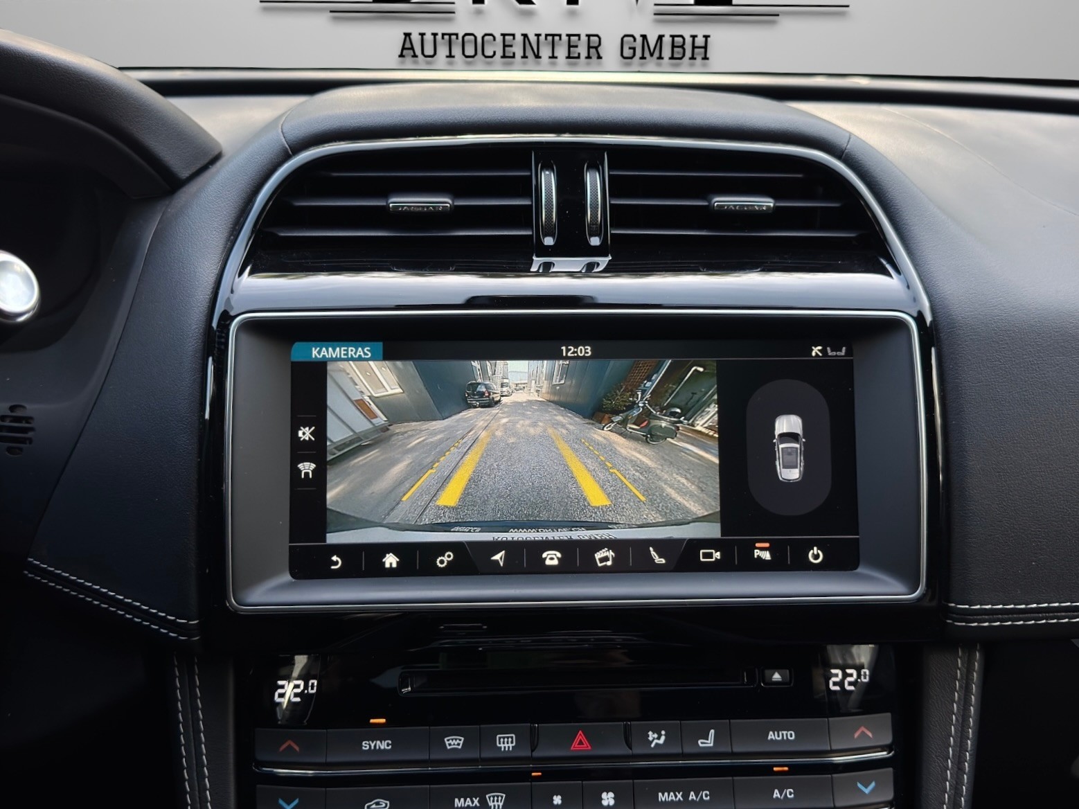 JAGUAR F-Pace 3.0 V6 Prestige AWD Automatik *Panorama-Schiebedach*Carplay*Rückfahrkamera*-image-16