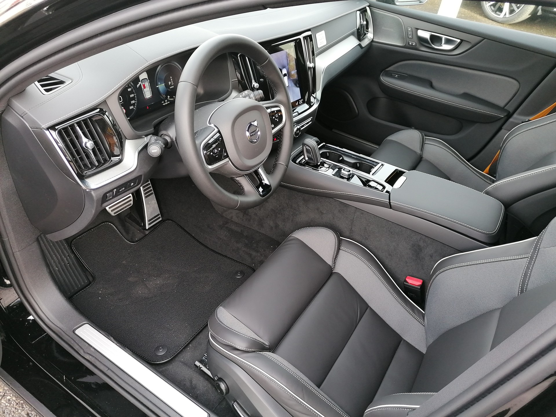 VOLVO V60 2.0 T8 TE Polestar eAWD-image-10