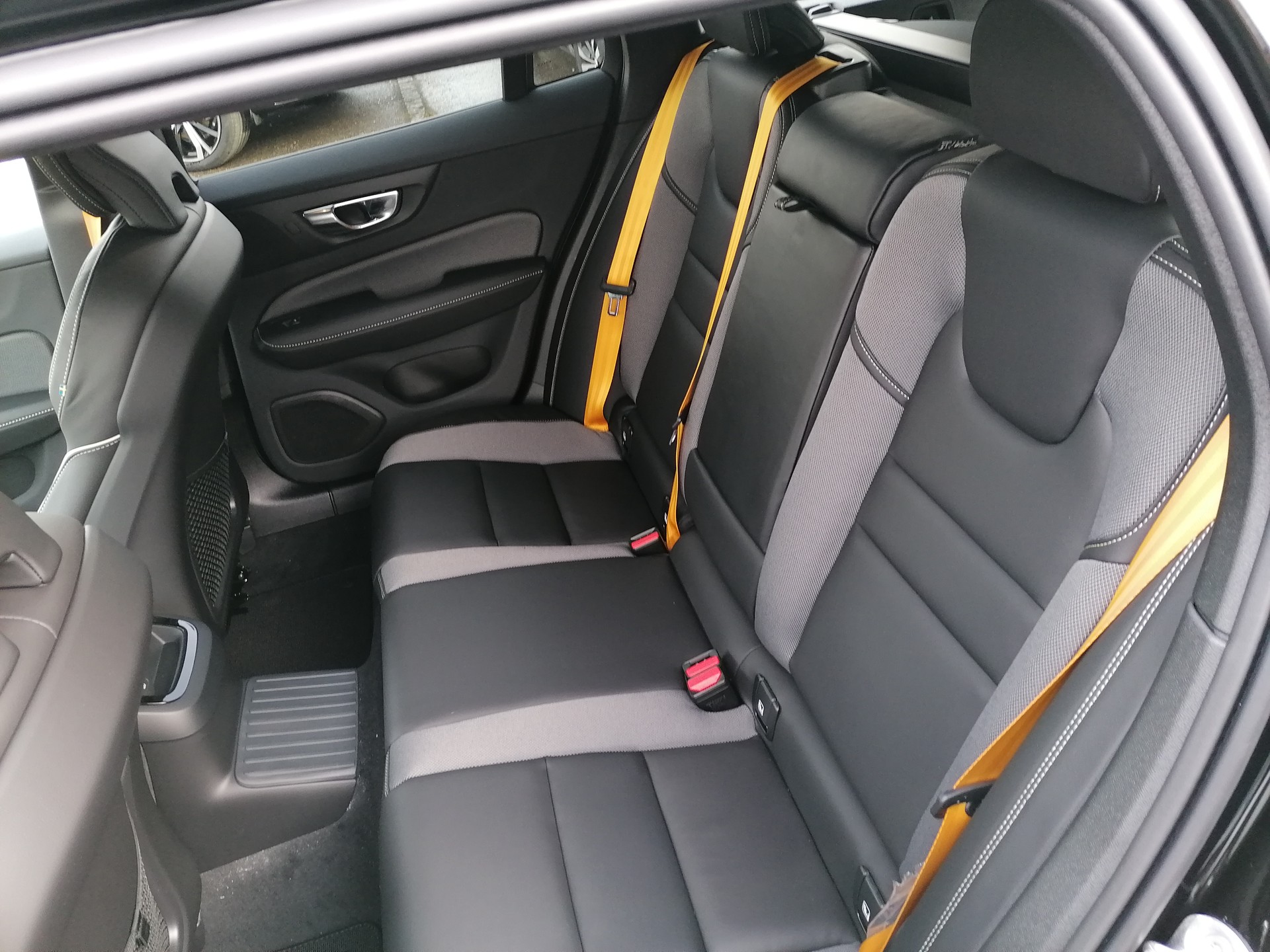 VOLVO V60 2.0 T8 TE Polestar eAWD-image-16