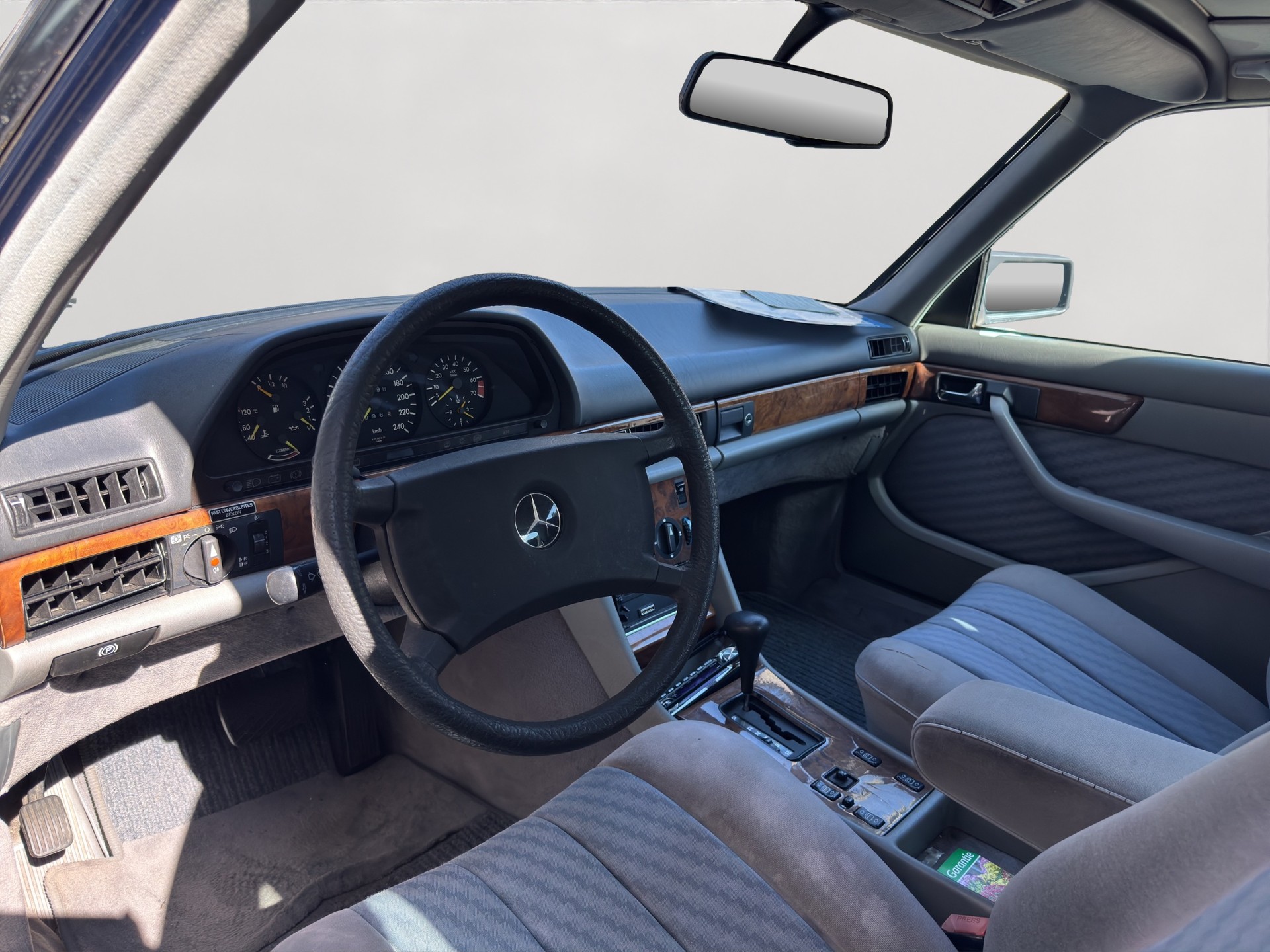 MERCEDES-BENZ 300 SE-image-9