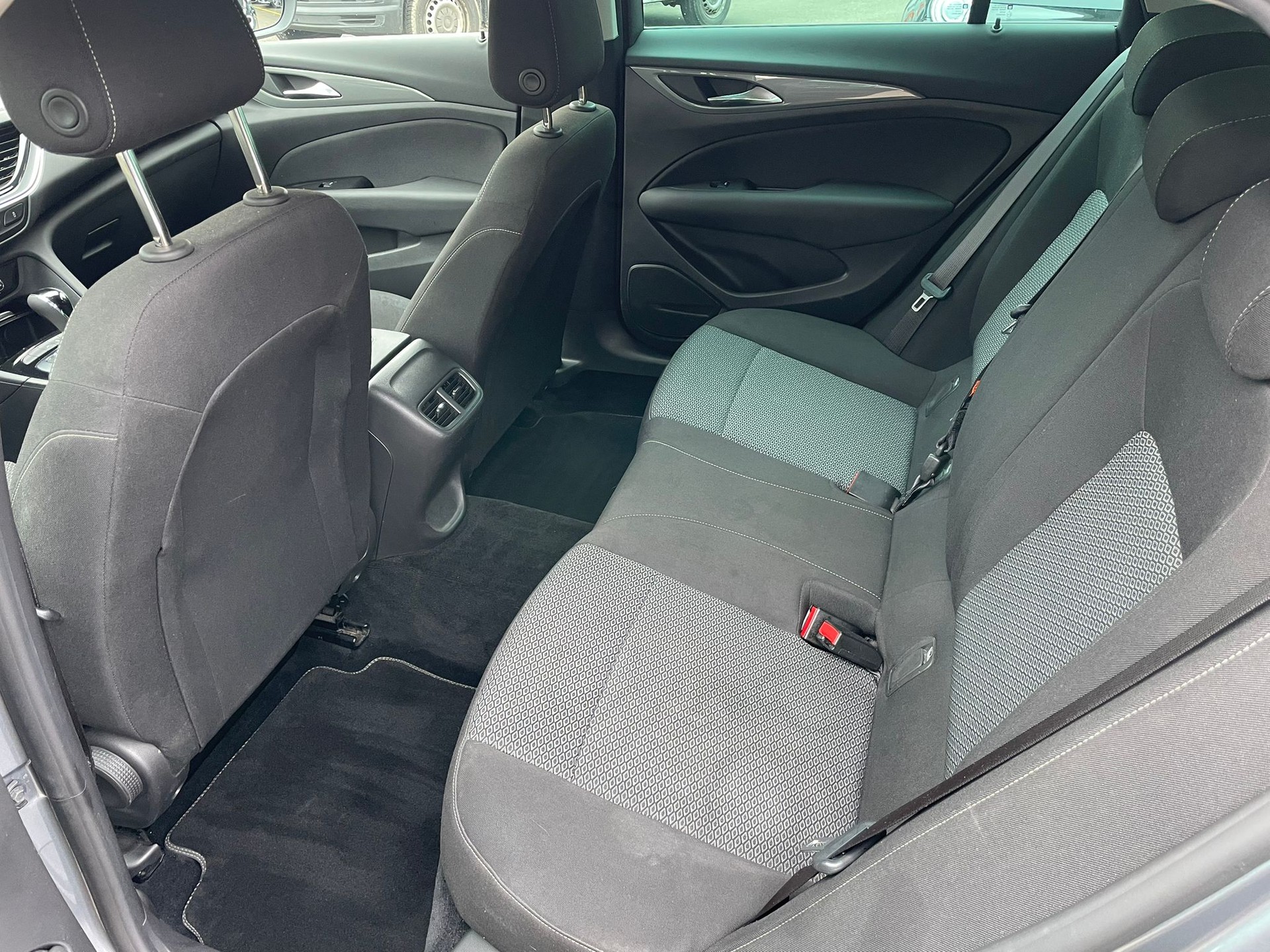 OPEL Insignia 2.0 CDTI Sports Tourer Edition Automatic-image-15
