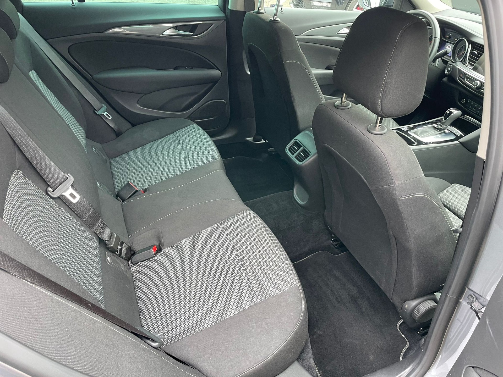 OPEL Insignia 2.0 CDTI Sports Tourer Edition Automatic-image-14