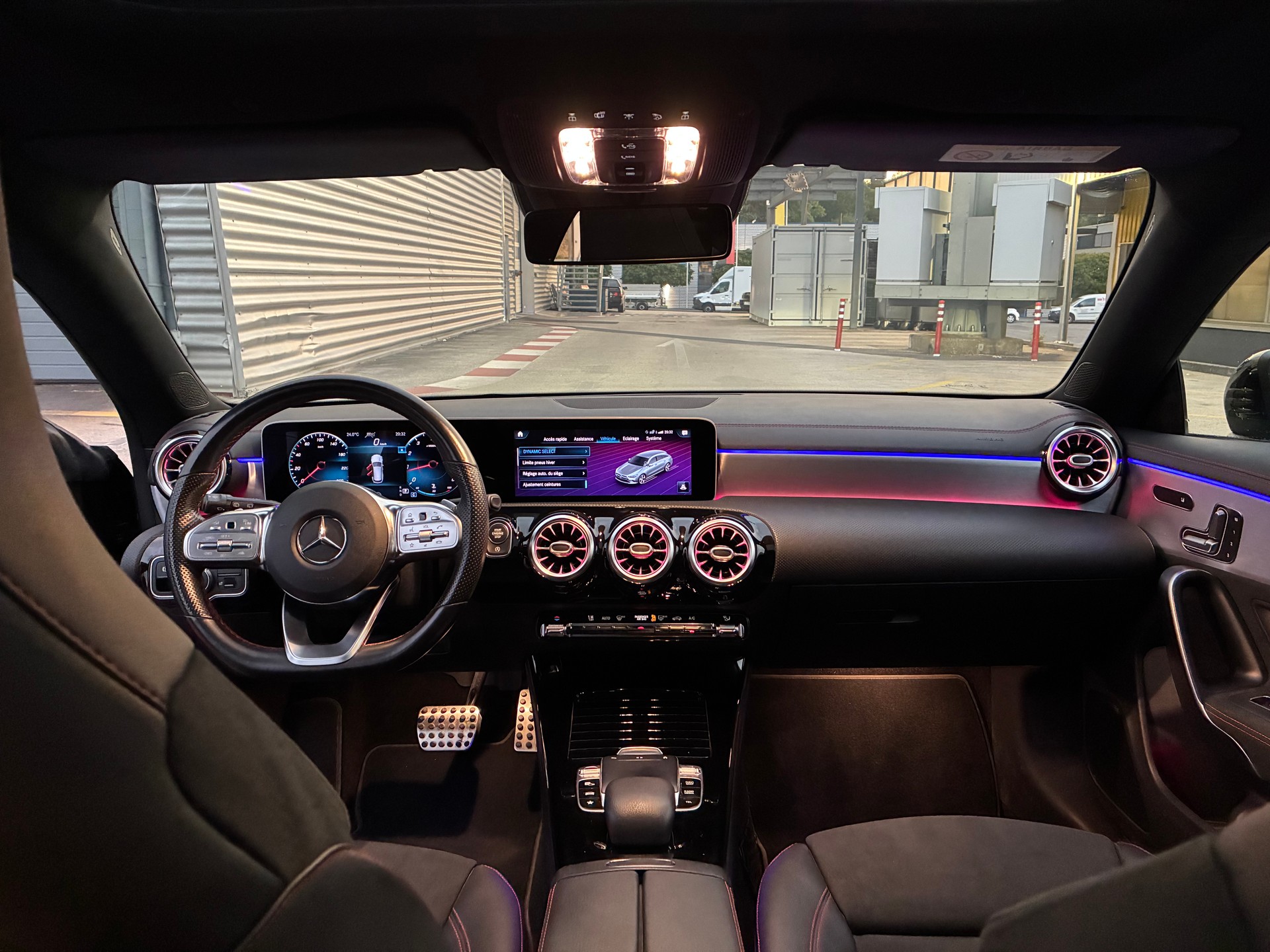 MERCEDES-BENZ CLA 200 AMG Line-image-4