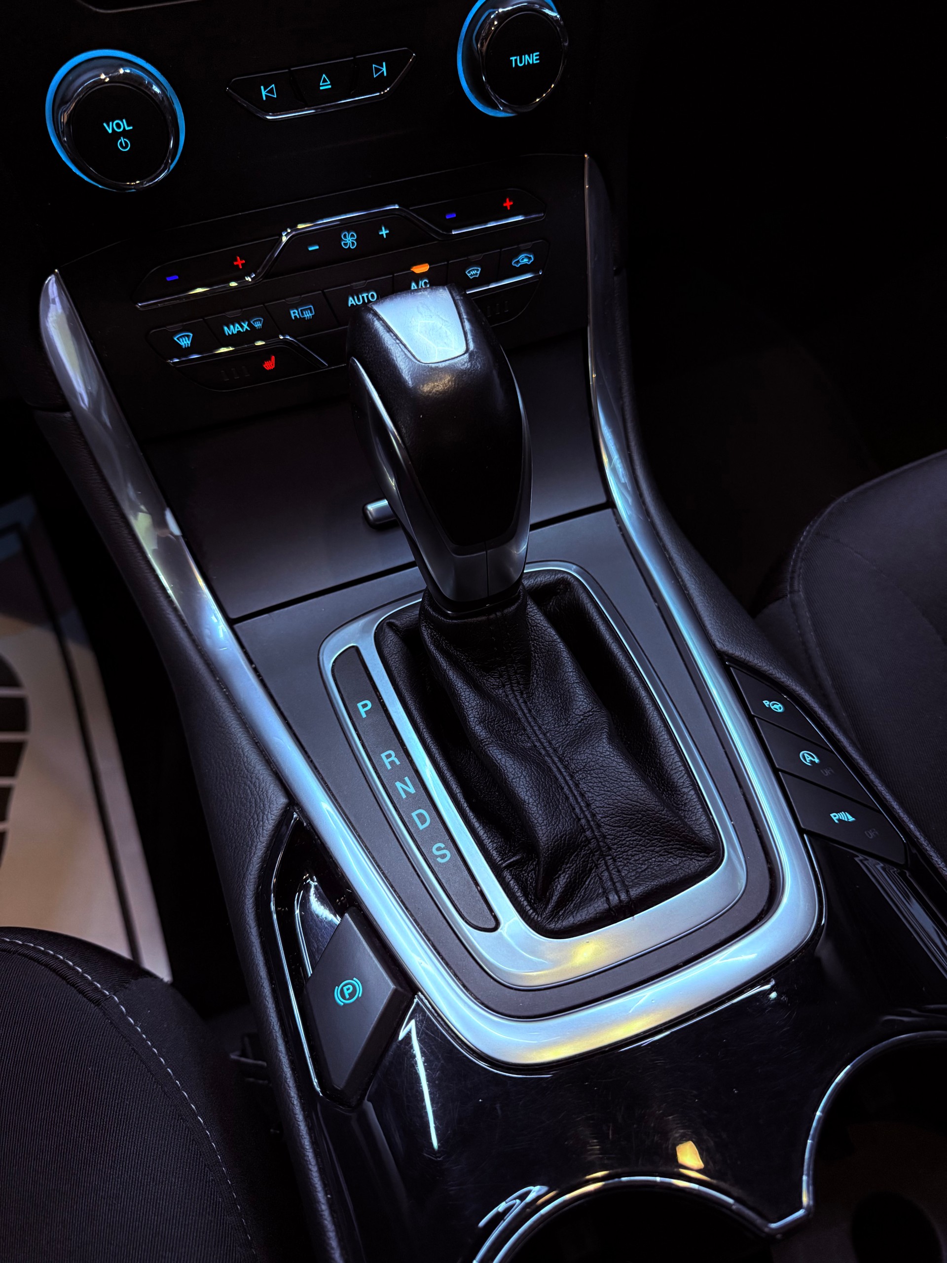 FORD Galaxy 2.0 TDCi Titanium AWD PowerShift 7 PLÄTZER-image-18