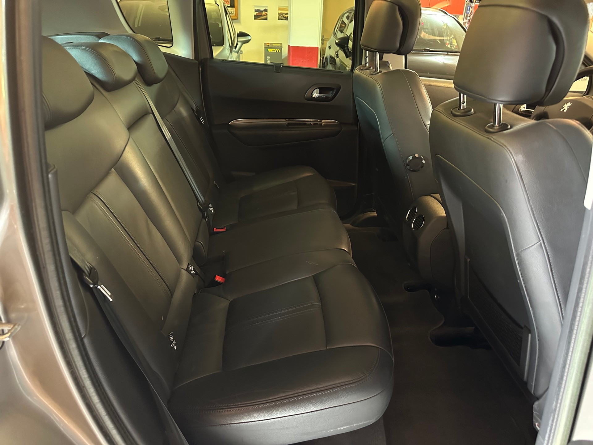 PEUGEOT 3008 1.6 16V T Platinum Tiptronic-image-9