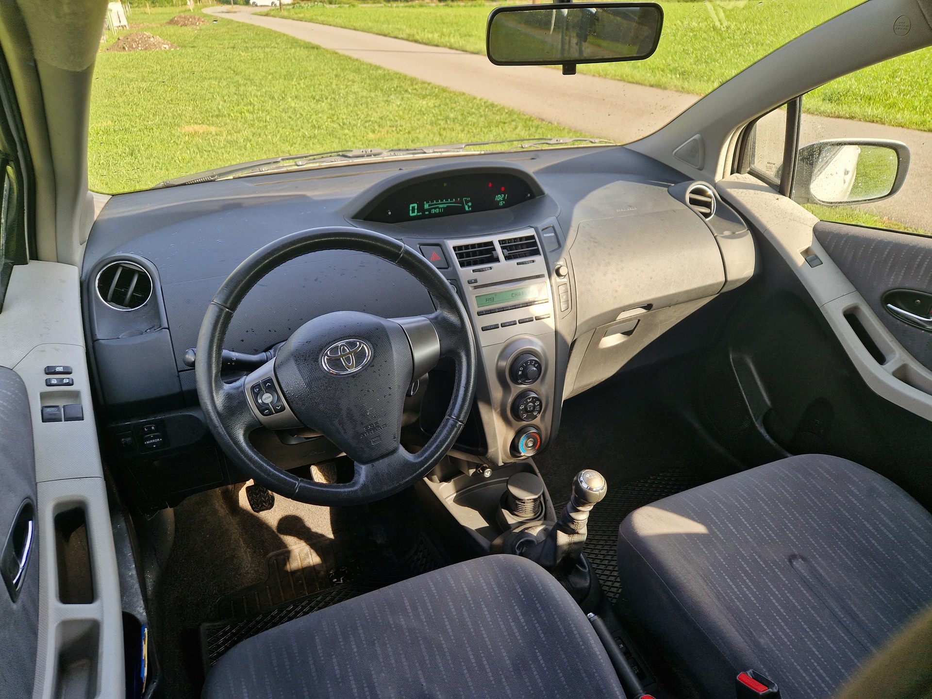 TOYOTA Yaris 1.33 Linea Sol-image-7