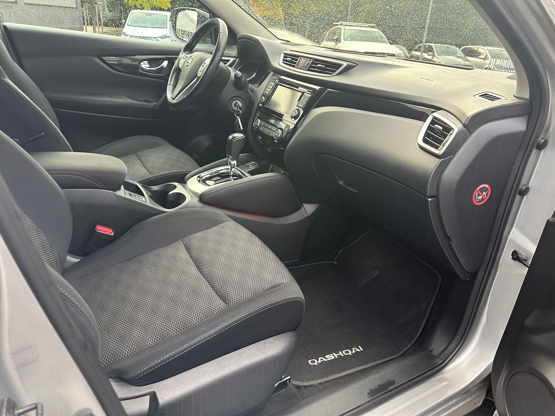 NISSAN Qashqai 1.6 dCi N-Connecta-image-9