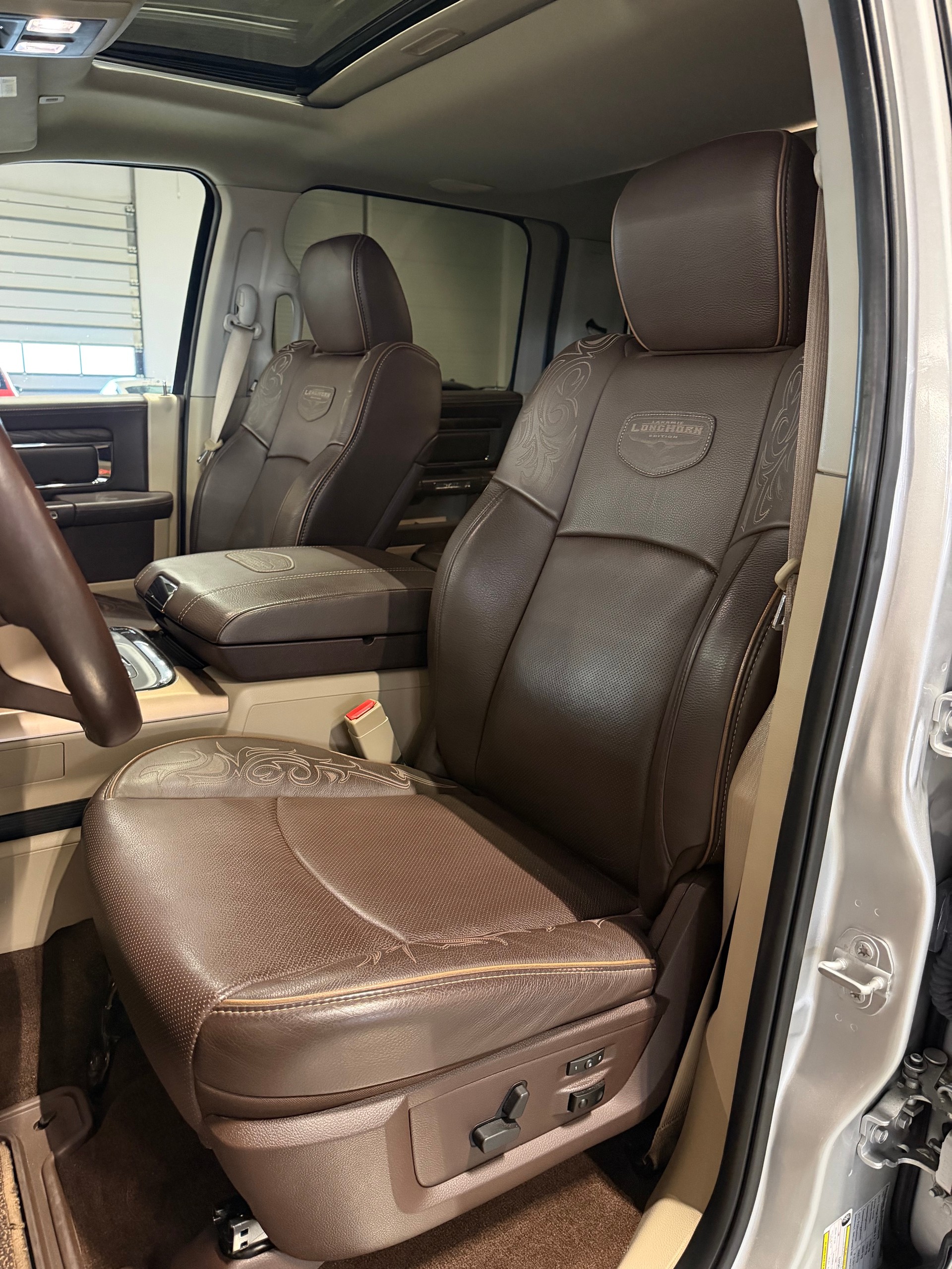 DODGE Ram CrewCab 1500 5.7HEMI *Longhorn*-image-15