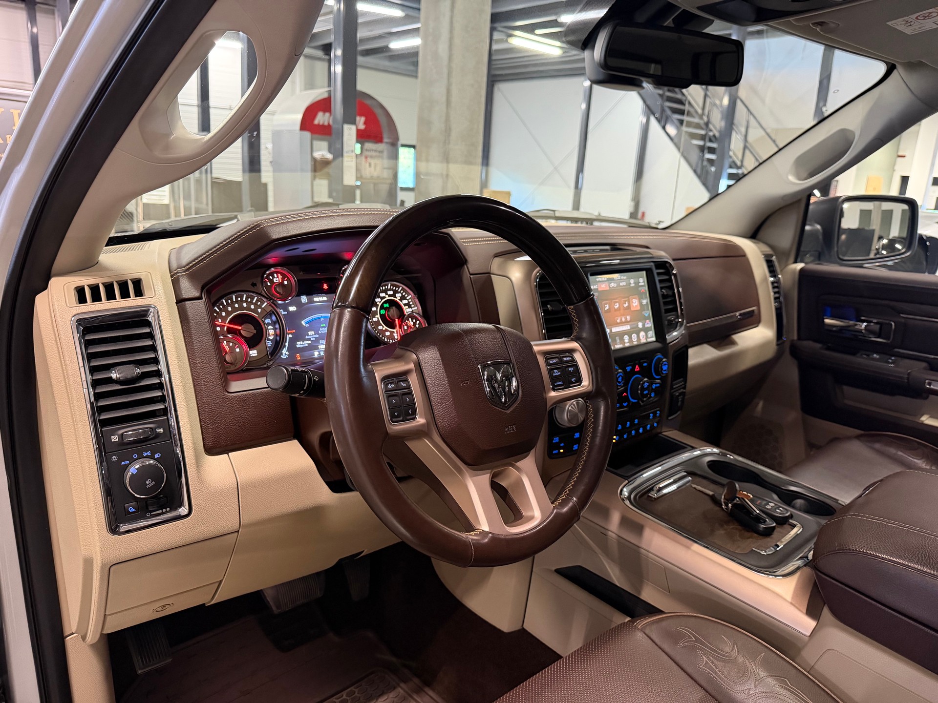DODGE Ram CrewCab 1500 5.7HEMI *Longhorn*-image-11