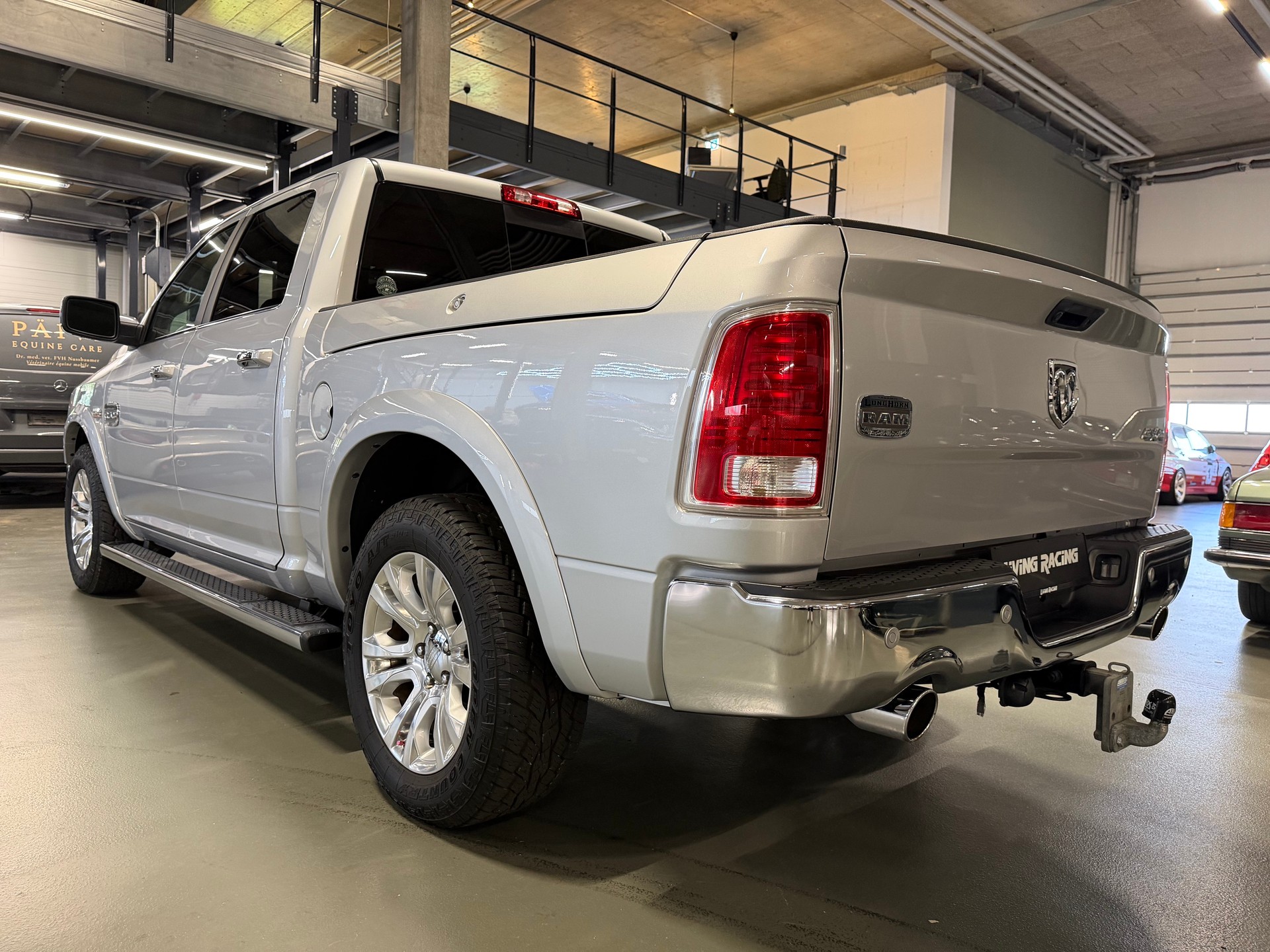 DODGE Ram CrewCab 1500 5.7HEMI *Longhorn*-image-2