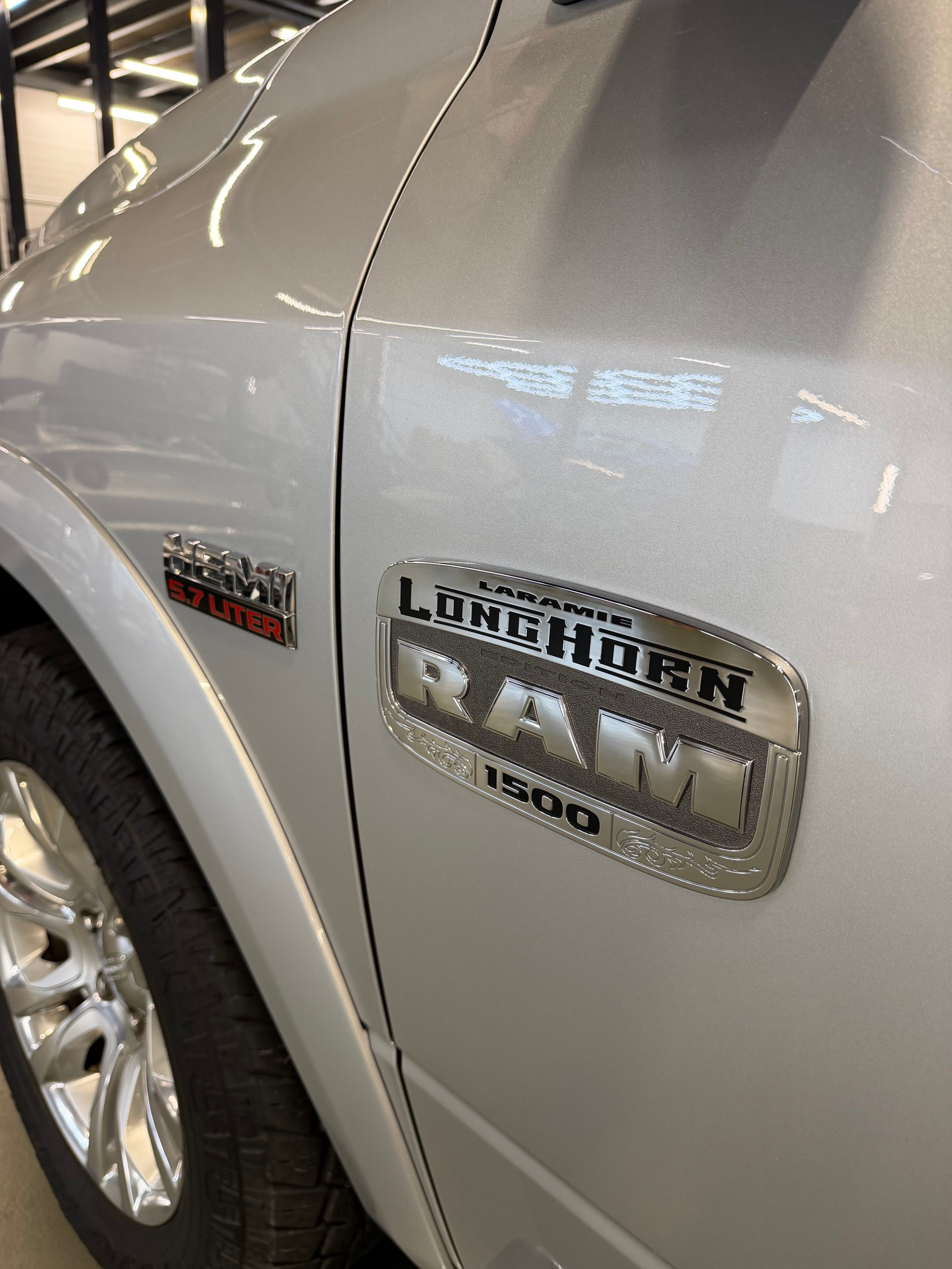 DODGE Ram CrewCab 1500 5.7HEMI *Longhorn*-image-9