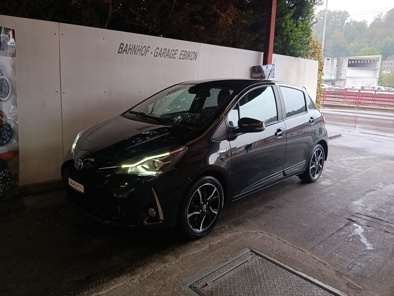 TOYOTA Yaris 1.5 VVT-i Hybrid Trend e-CVT-image-3