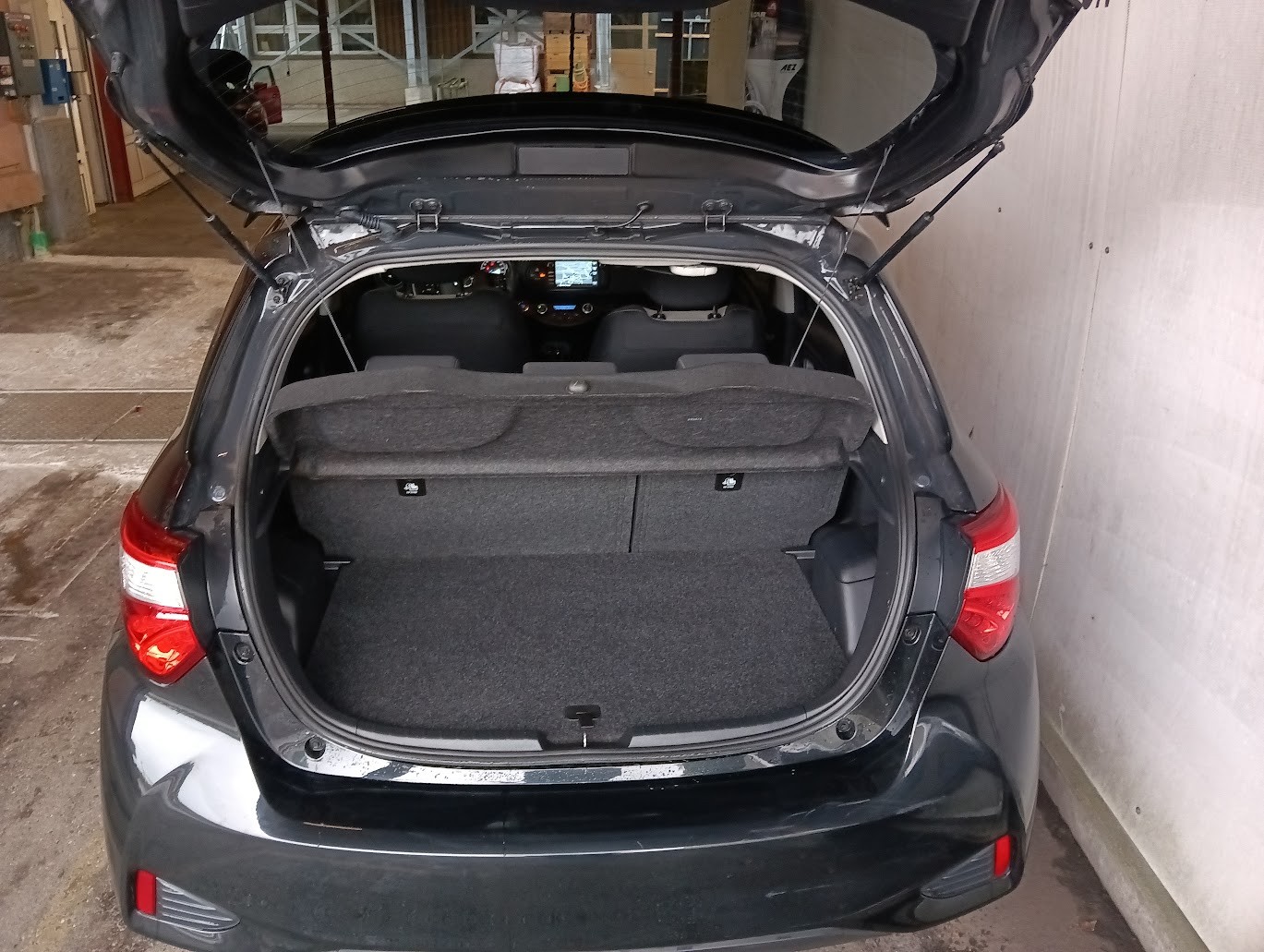 TOYOTA Yaris 1.5 VVT-i Hybrid Trend e-CVT-image-6