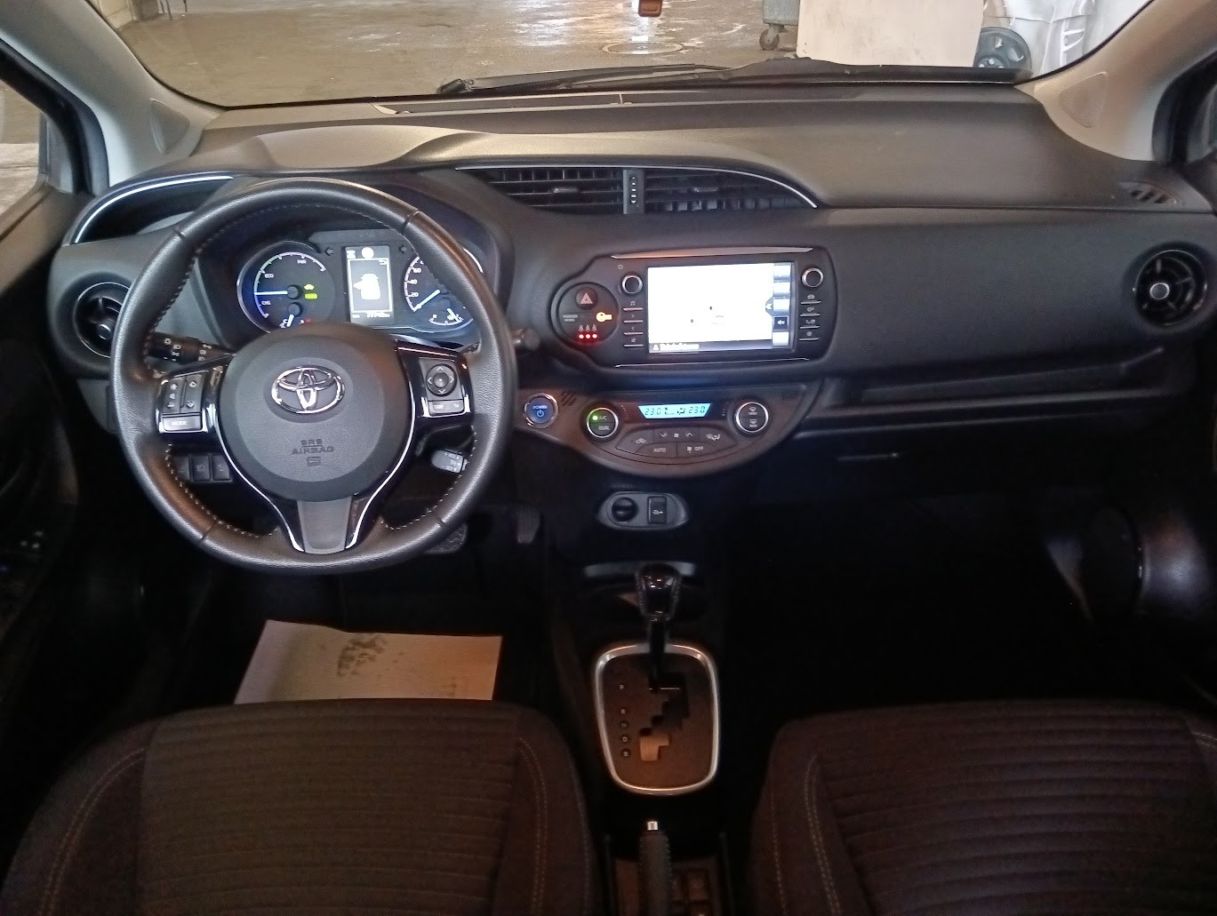 TOYOTA Yaris 1.5 VVT-i Hybrid Trend e-CVT-image-7