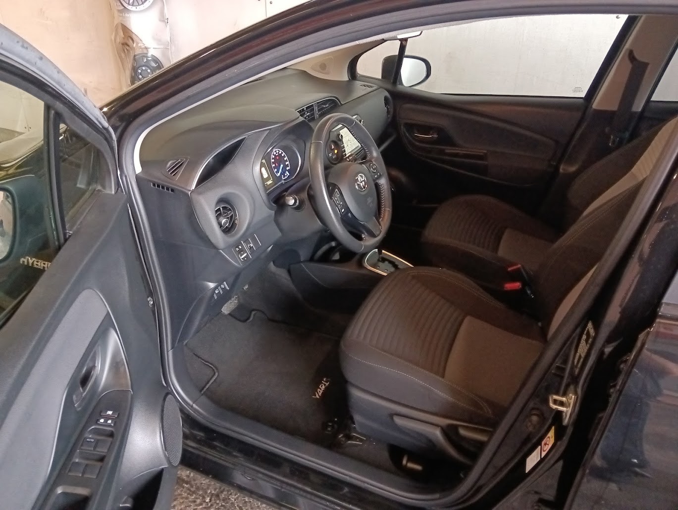 TOYOTA Yaris 1.5 VVT-i Hybrid Trend e-CVT-image-8