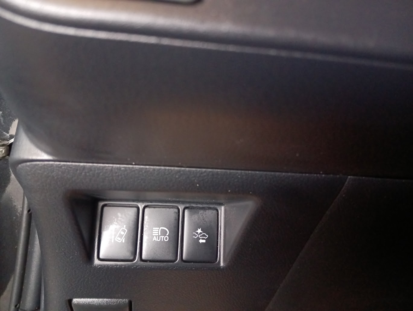 TOYOTA Yaris 1.5 VVT-i Hybrid Trend e-CVT-image-15
