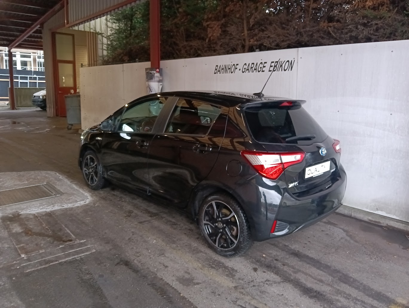 TOYOTA Yaris 1.5 VVT-i Hybrid Trend e-CVT-image-4