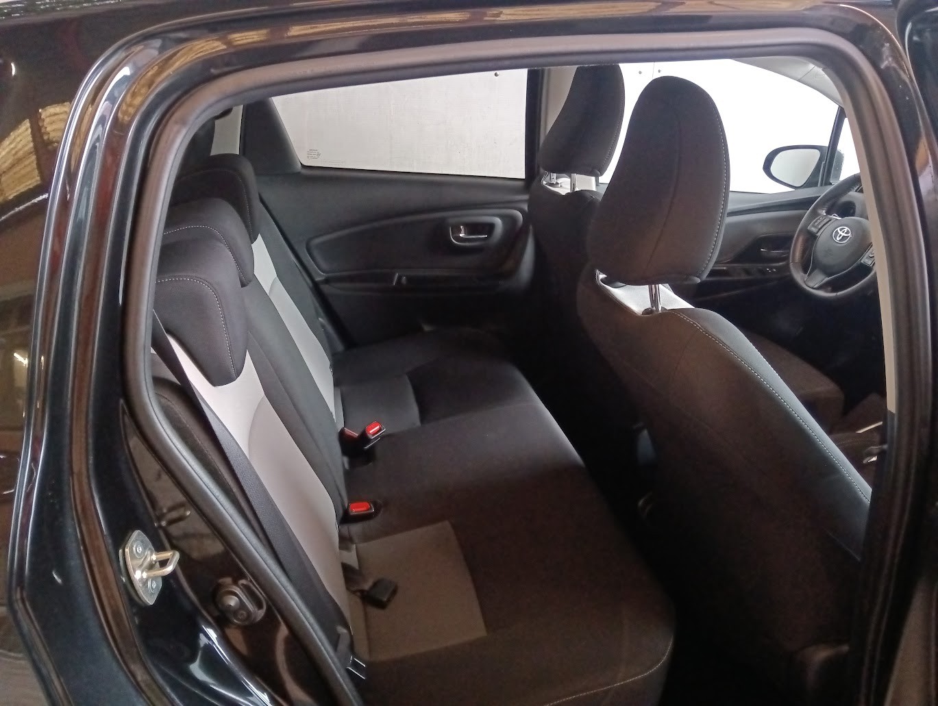 TOYOTA Yaris 1.5 VVT-i Hybrid Trend e-CVT-image-11