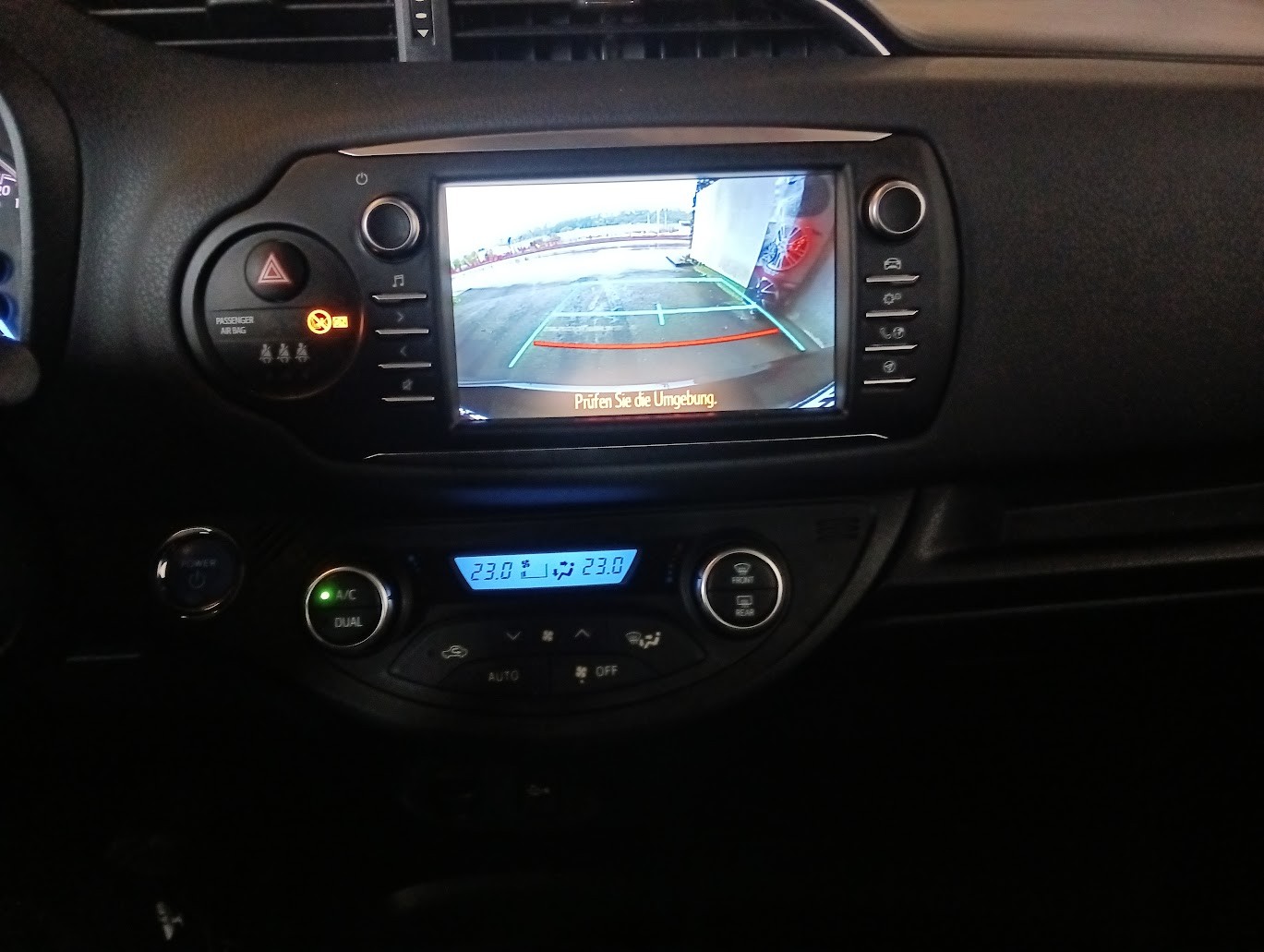 TOYOTA Yaris 1.5 VVT-i Hybrid Trend e-CVT-image-12