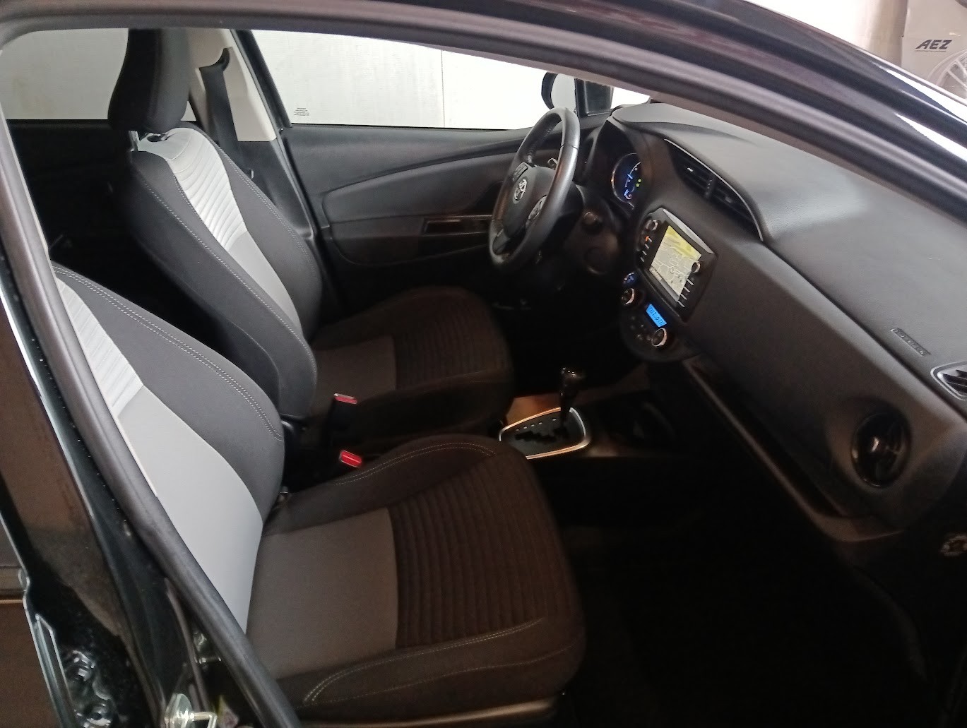 TOYOTA Yaris 1.5 VVT-i Hybrid Trend e-CVT-image-10
