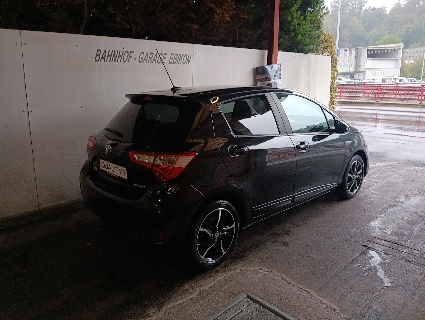 TOYOTA Yaris 1.5 VVT-i Hybrid Trend e-CVT-image-2