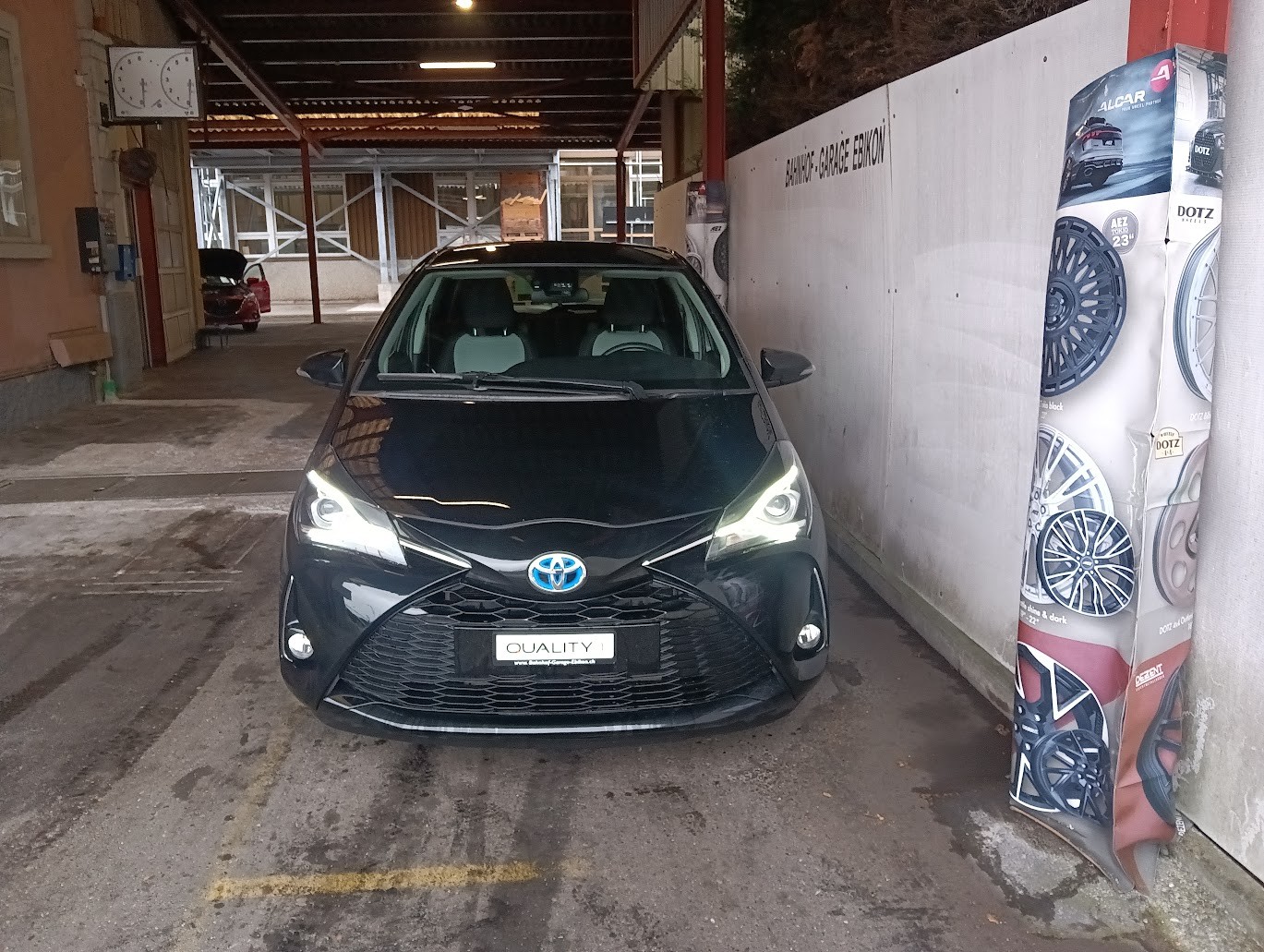 TOYOTA Yaris 1.5 VVT-i Hybrid Trend e-CVT-image-1