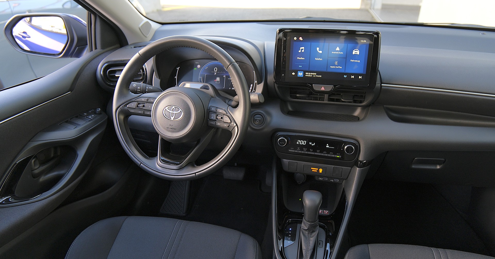 TOYOTA Yaris 1.5 Trend e-CVT-image-19