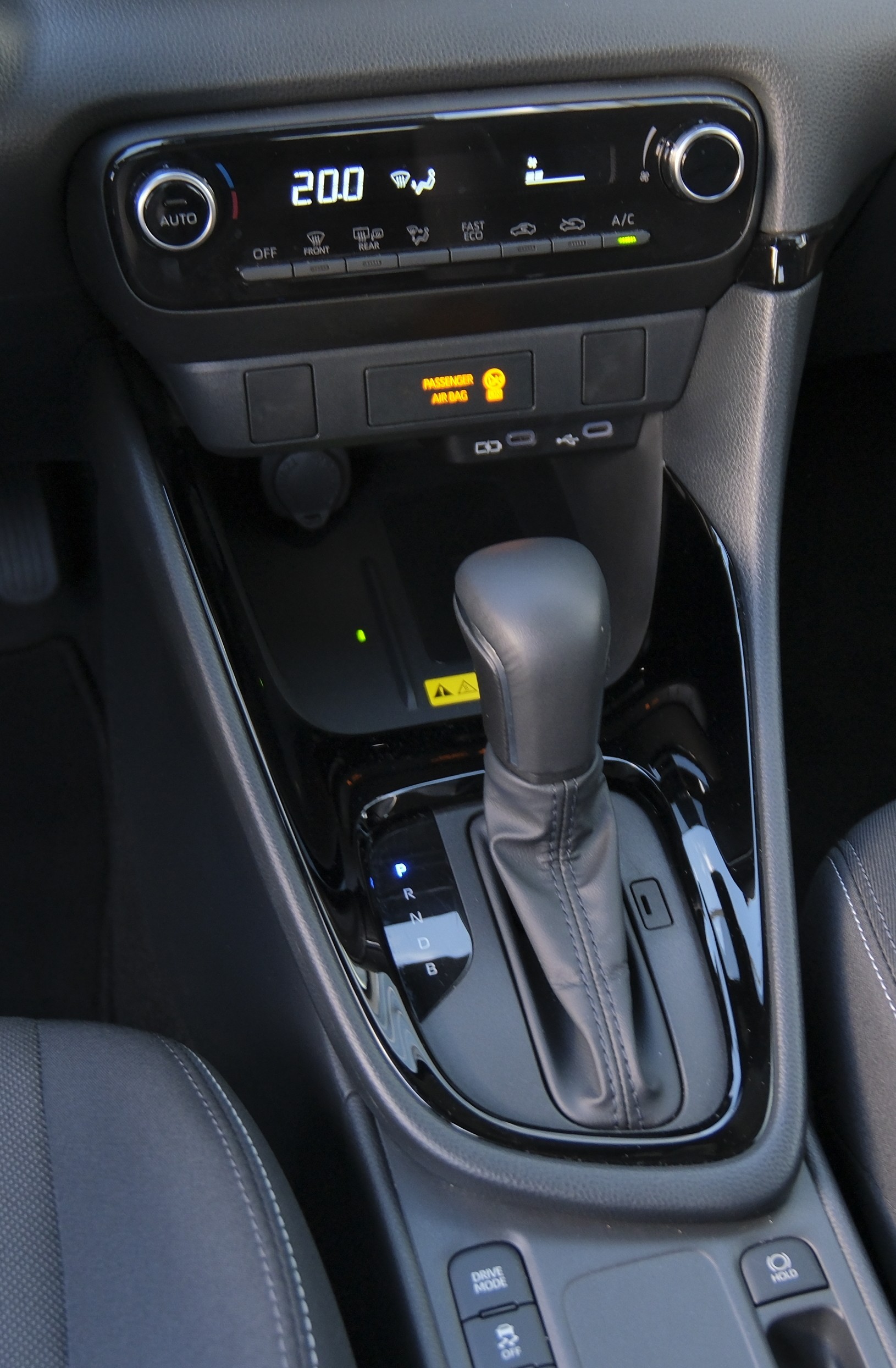 TOYOTA Yaris 1.5 Trend e-CVT-image-16