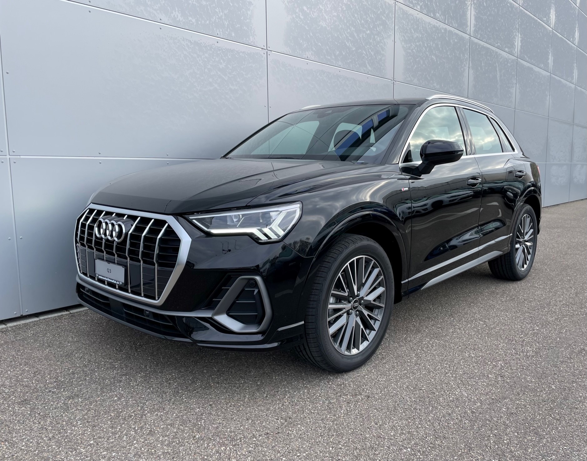 AUDI Q3 35 TFSI S line Attraction S-tronic-image-0